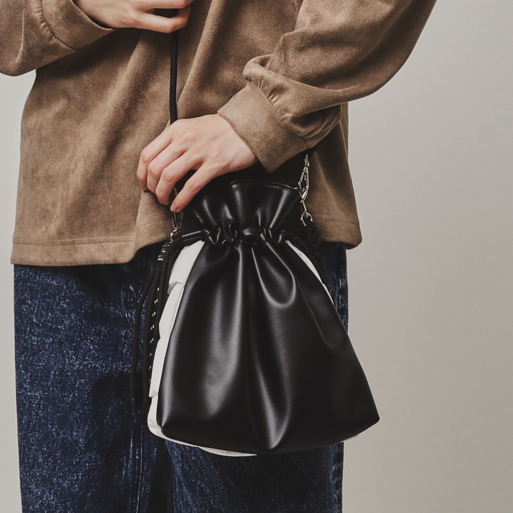 tk.TAKEO KIKUCHI「ADAMPATEK 別注 パテッドイントレ巾着ショルダーバッグ」|ショルダー・メッセンジャー|