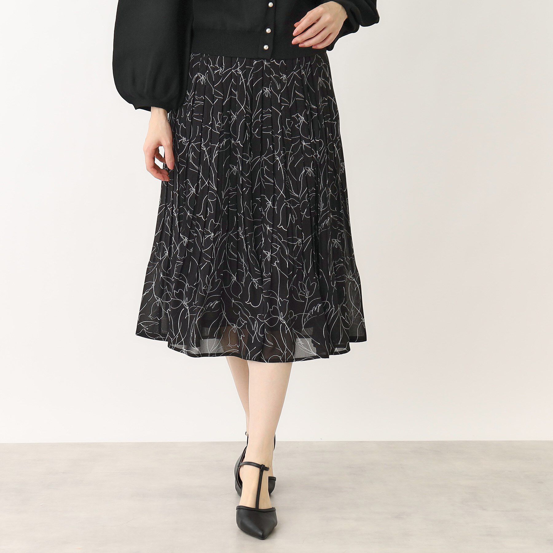 index「《新色追加》着丈が選べる！プリーツフレアスカート【イージーケア／防シワ／洗濯機洗い可】」|スカート|ブラック花柄(719