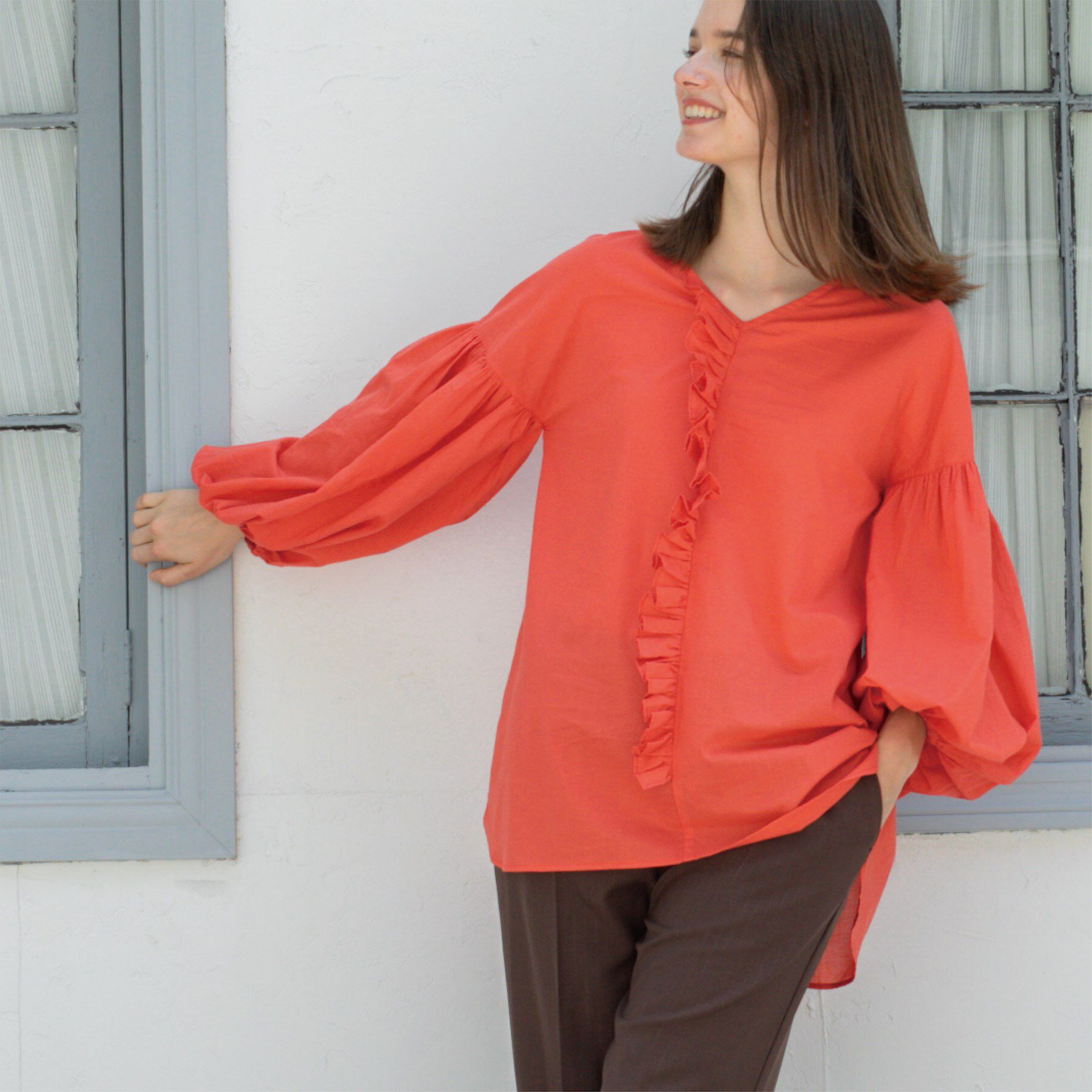 OPAQUE.CLIP「Vネックアシメフリルブラウス【洗濯機洗い可】」|シャツ・ブラウス|