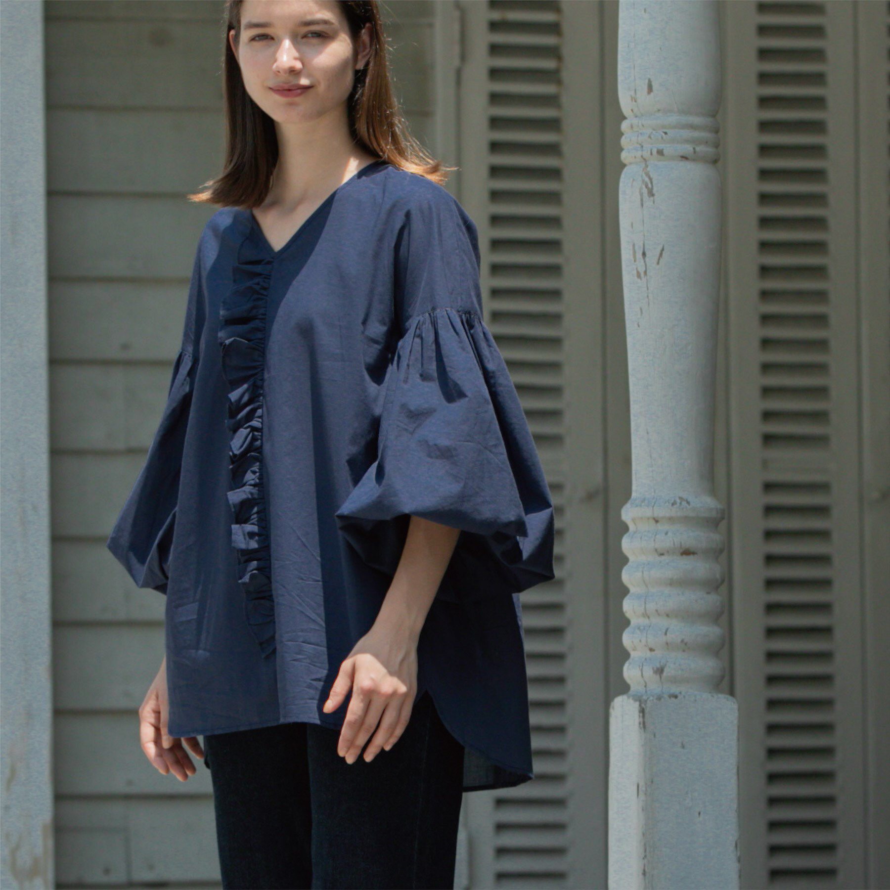 OPAQUE.CLIP「Vネックアシメフリルブラウス【洗濯機洗い可】」|シャツ・ブラウス|