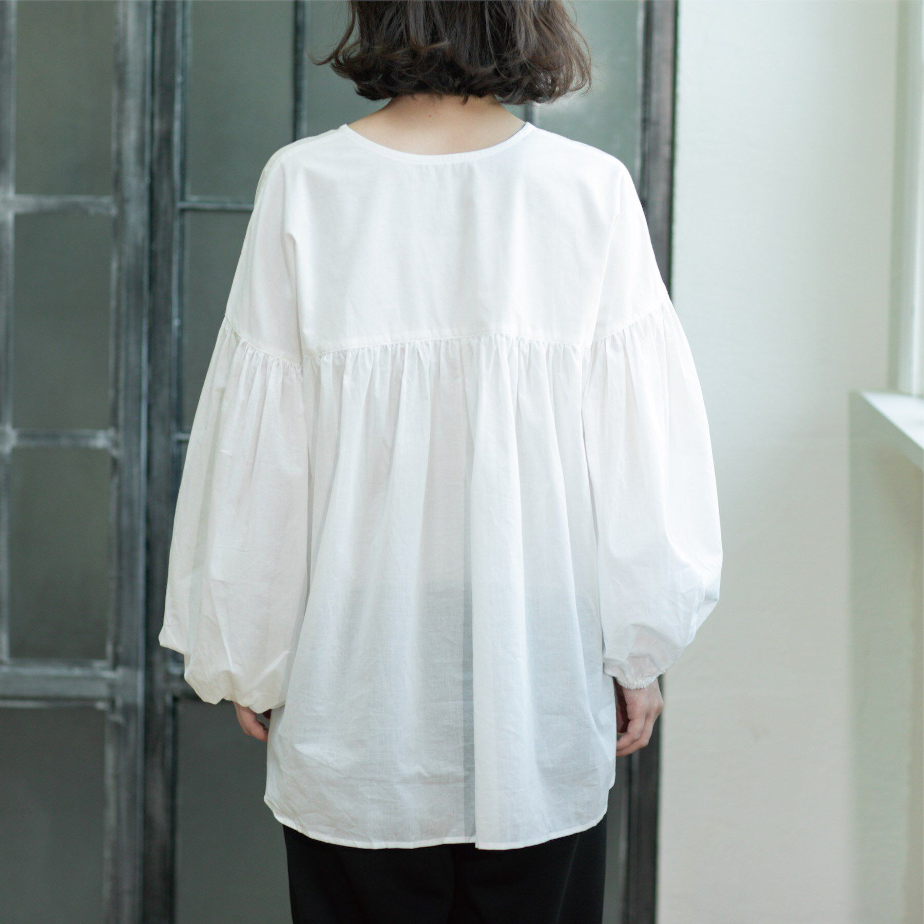 OPAQUE.CLIP「Vネックアシメフリルブラウス【洗濯機洗い可】」|シャツ・ブラウス|