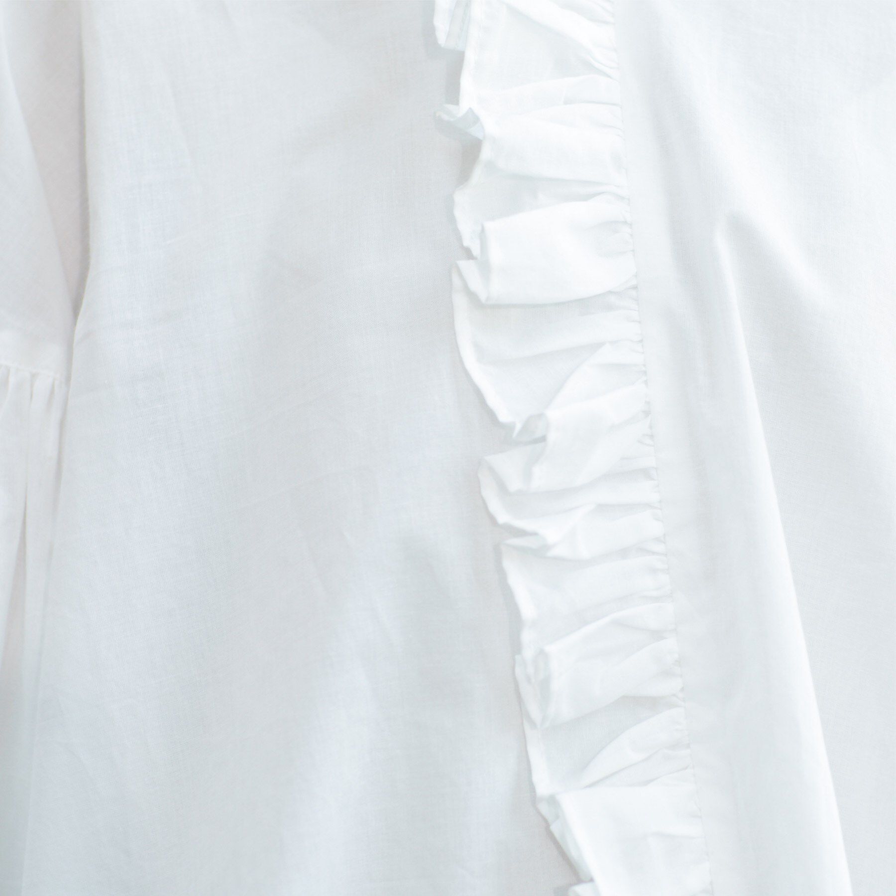 OPAQUE.CLIP「Vネックアシメフリルブラウス【洗濯機洗い可】」|シャツ・ブラウス|