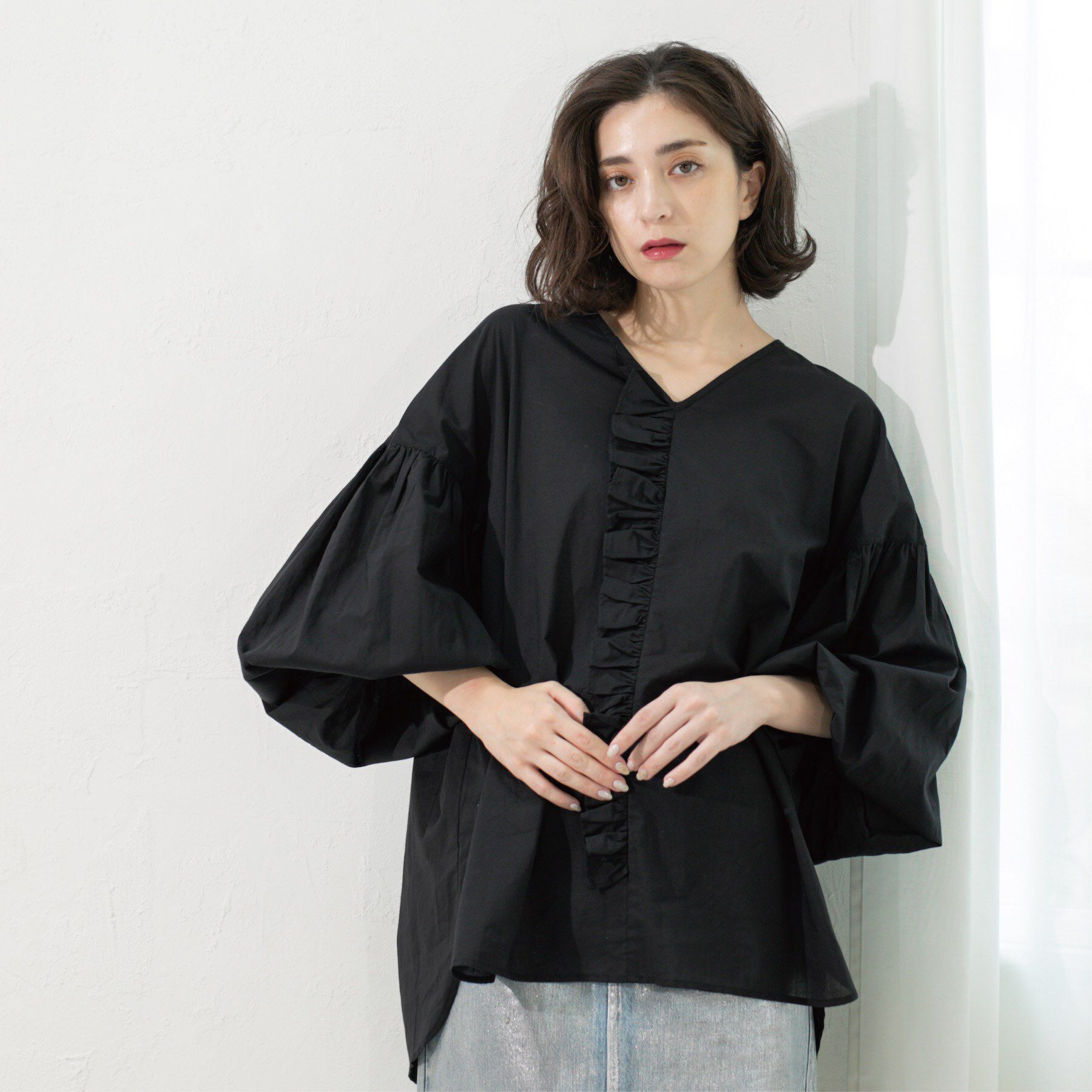 OPAQUE.CLIP「Vネックアシメフリルブラウス【洗濯機洗い可】」|シャツ・ブラウス|