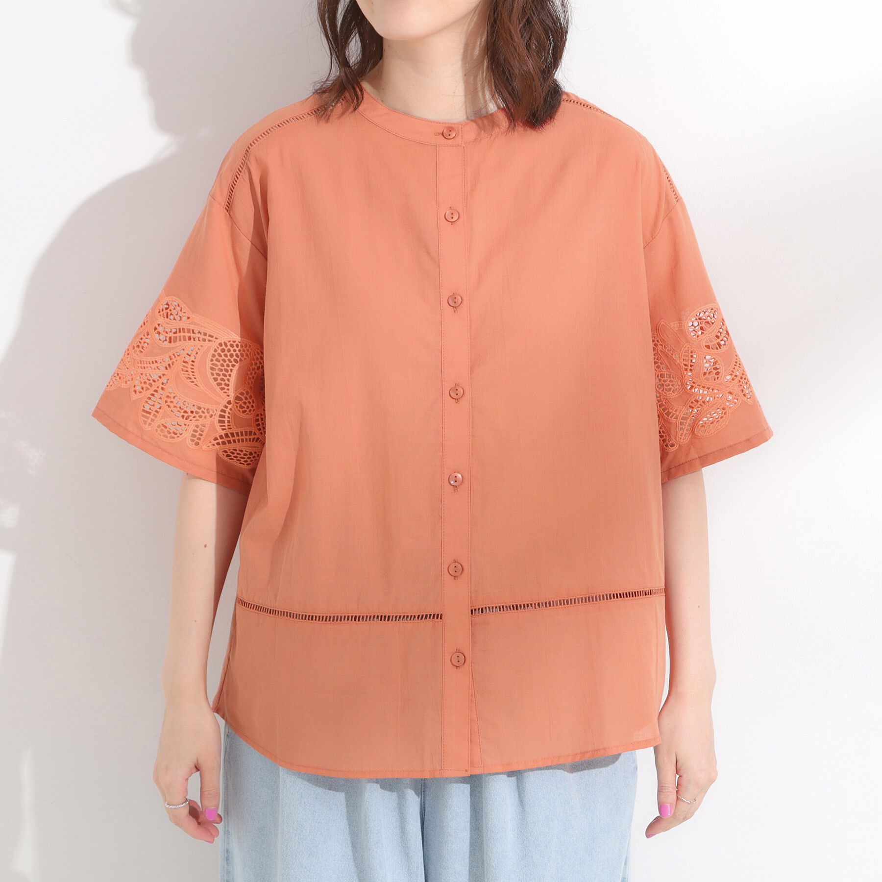 SHOO･LA･RUE「【S-LL/6分袖】レースデザインで華やか見え お袖刺繍ブラウス」|シャツ・ブラウス|