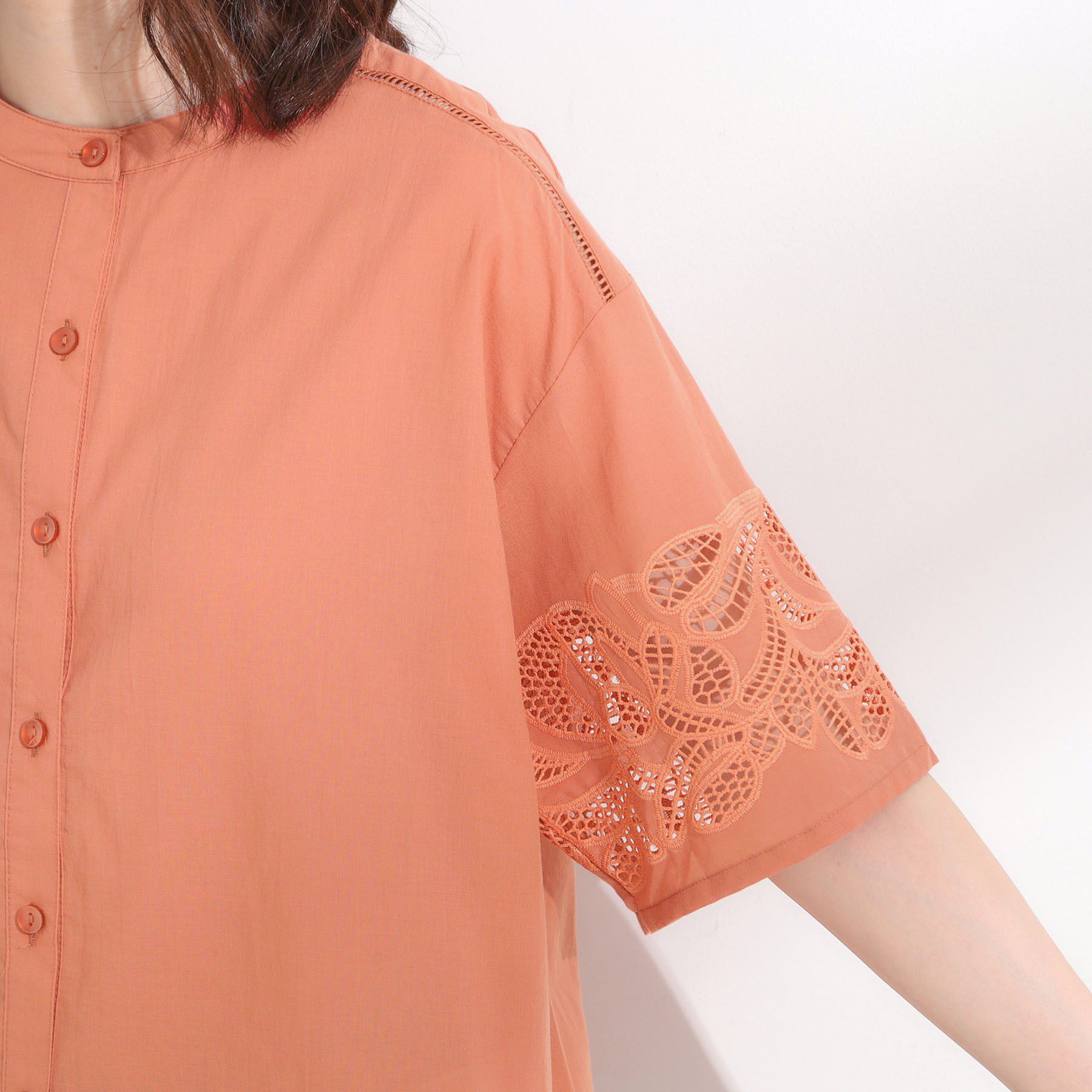 SHOO･LA･RUE「【S-LL/6分袖】レースデザインで華やか見え お袖刺繍ブラウス」|シャツ・ブラウス|