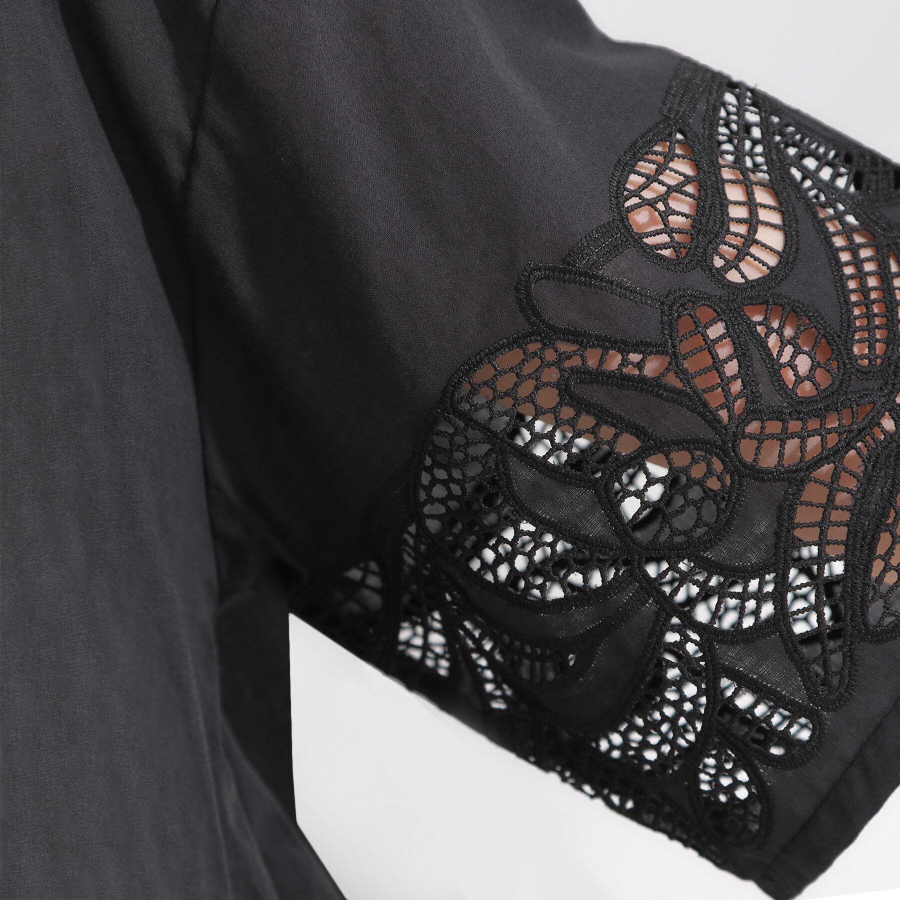 SHOO･LA･RUE「【S-LL/6分袖】レースデザインで華やか見え お袖刺繍ブラウス」|シャツ・ブラウス|