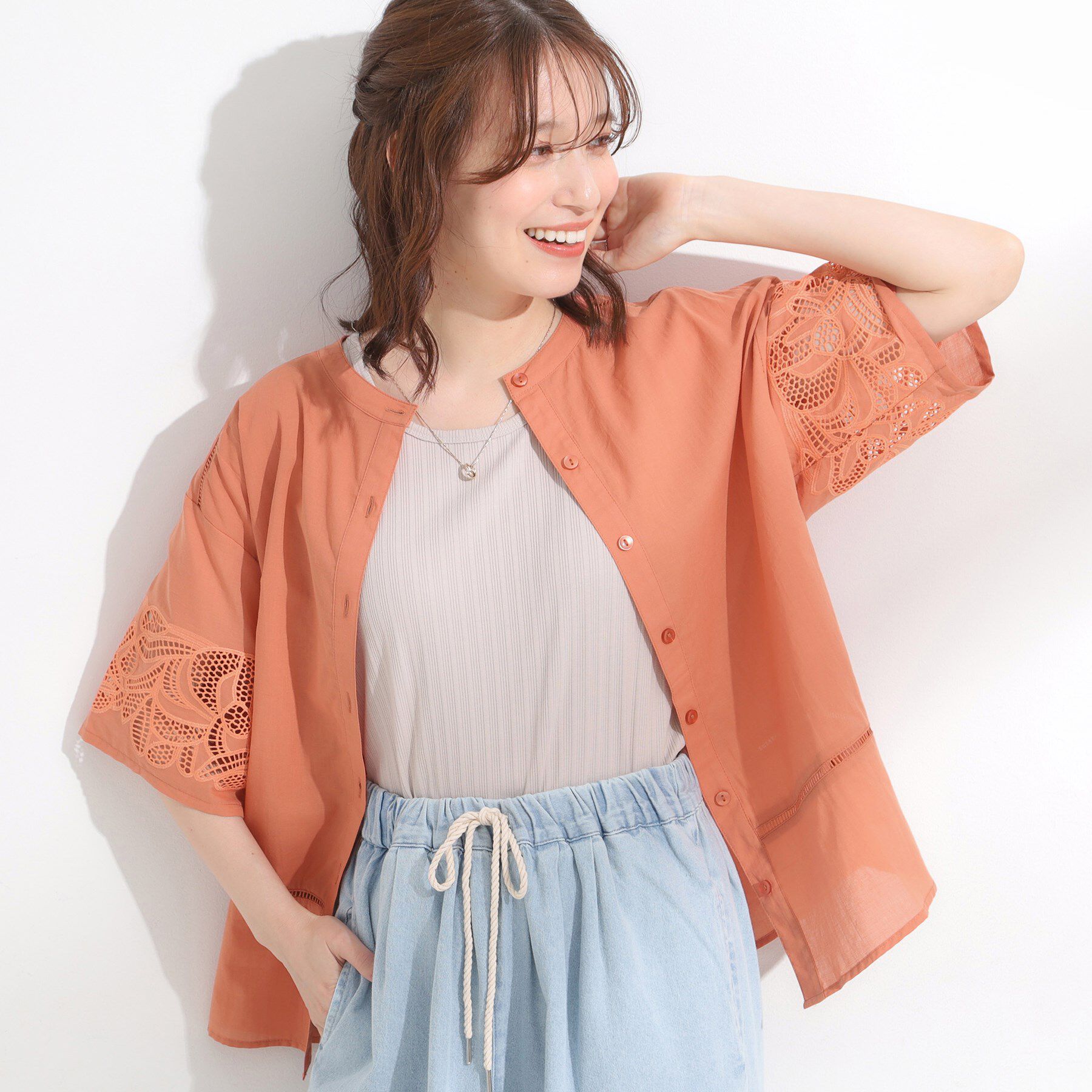 SHOO･LA･RUE「【S-LL/6分袖】レースデザインで華やか見え お袖刺繍ブラウス」|シャツ・ブラウス|オレンジ(067)