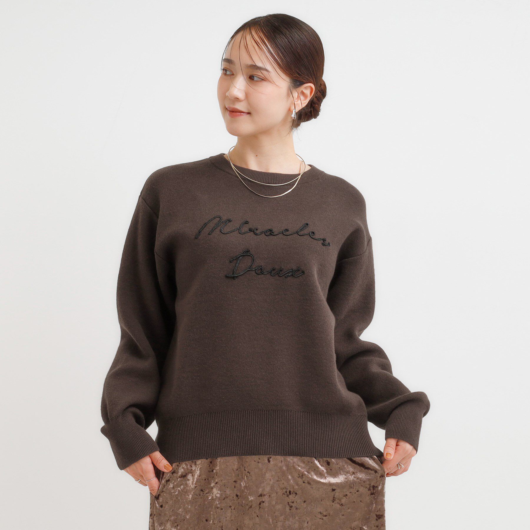 SHOO･LA･RUE「【洗濯機可/ちくちくしにくい】大人のための スウェットライク刺繍ロゴニット」|ニット・セーター|