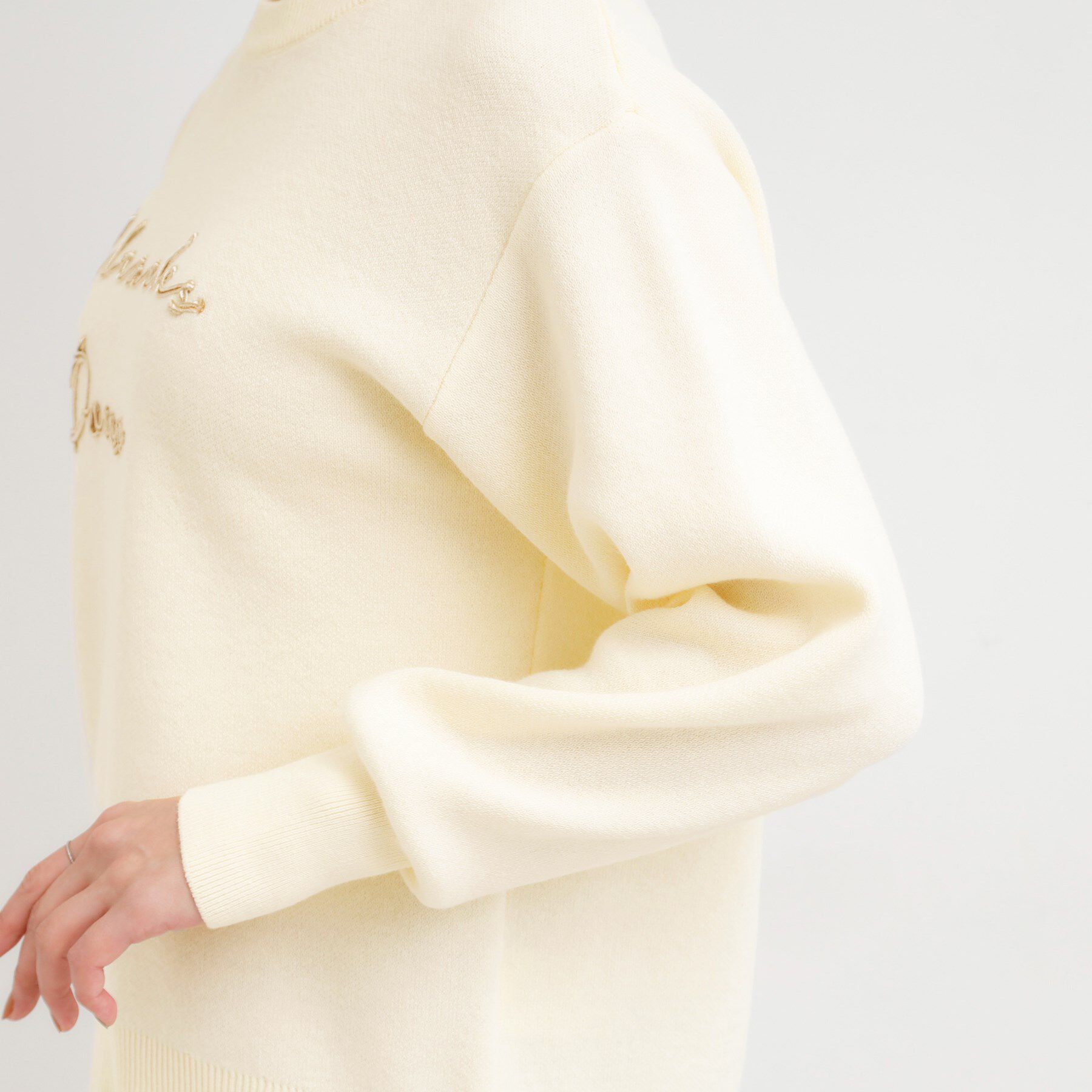 SHOO･LA･RUE「【洗濯機可/ちくちくしにくい】大人のための スウェットライク刺繍ロゴニット」|ニット・セーター|