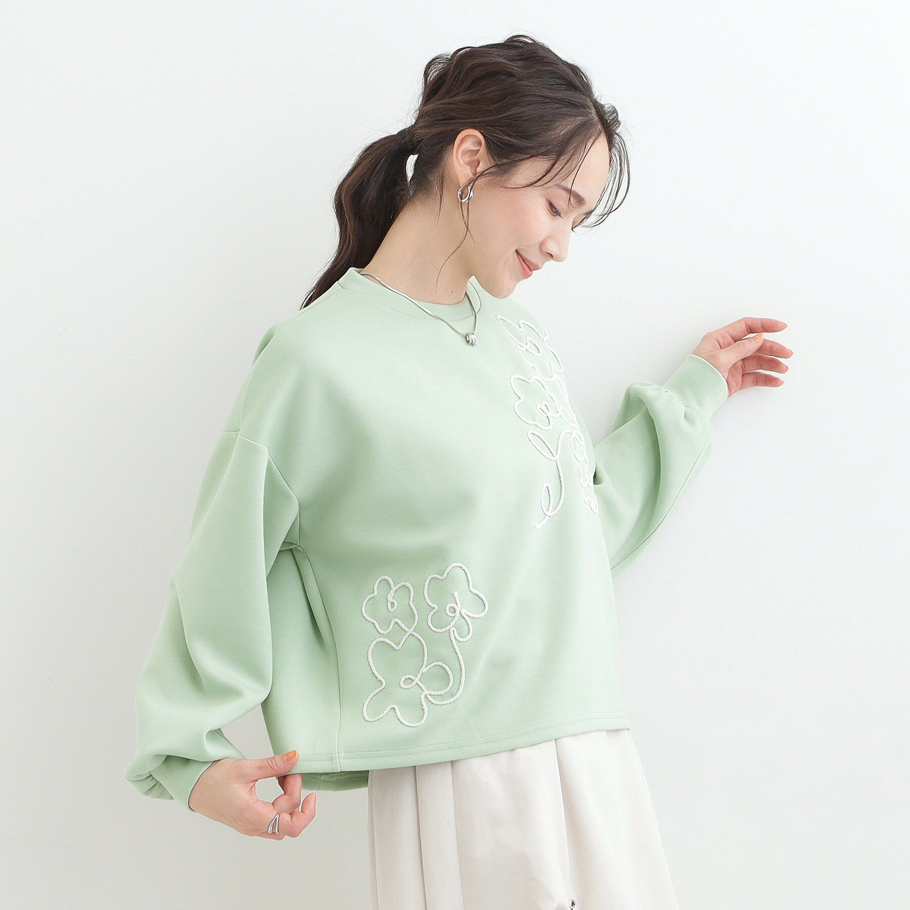 SHOO･LA･RUE「【S-LL】美しいシルエット お花ロープ刺繍ダンボールトップス」|Tシャツ・カットソー|