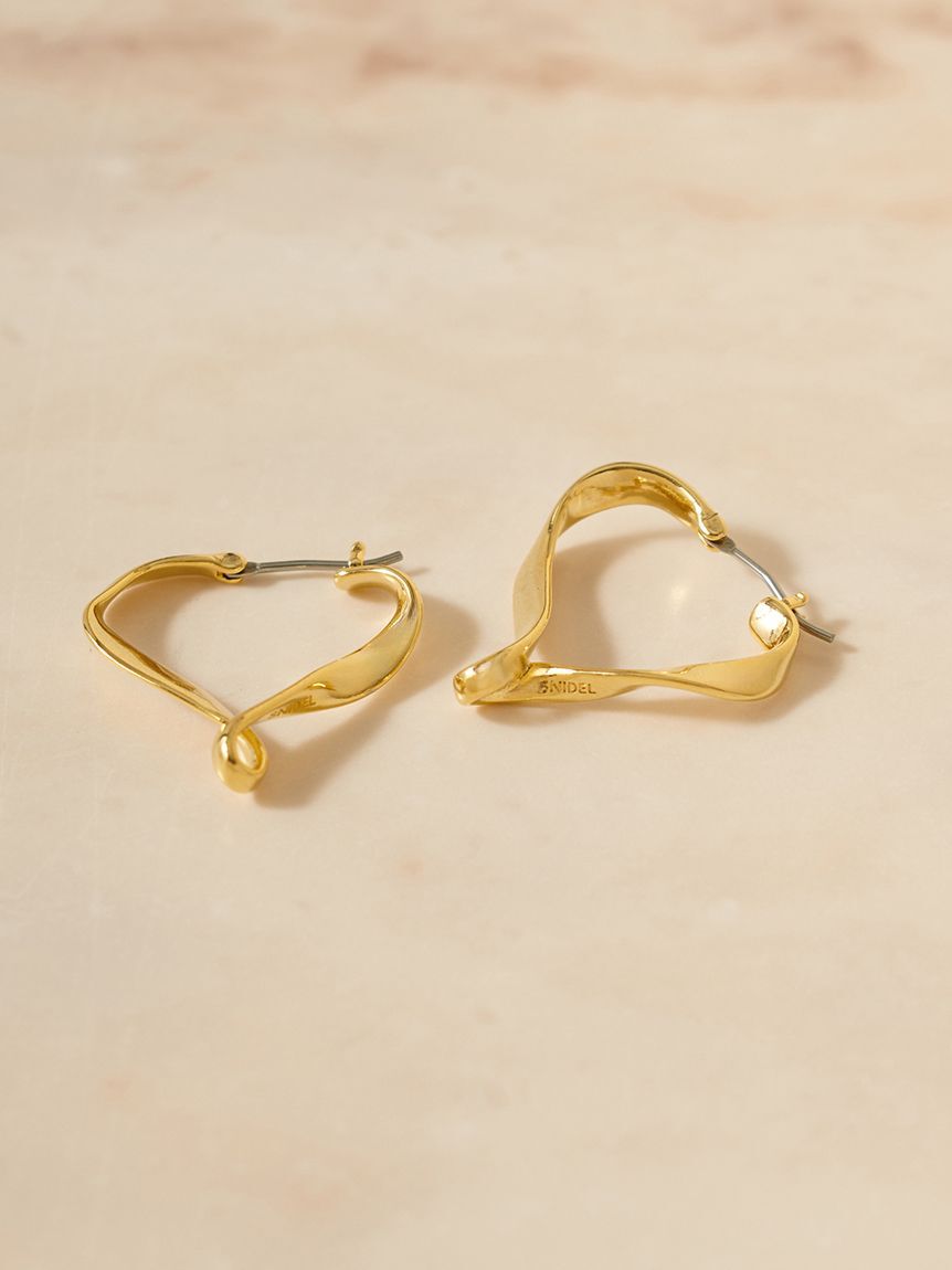 SNIDEL「ツイストハートフープピアス」|ピアス|