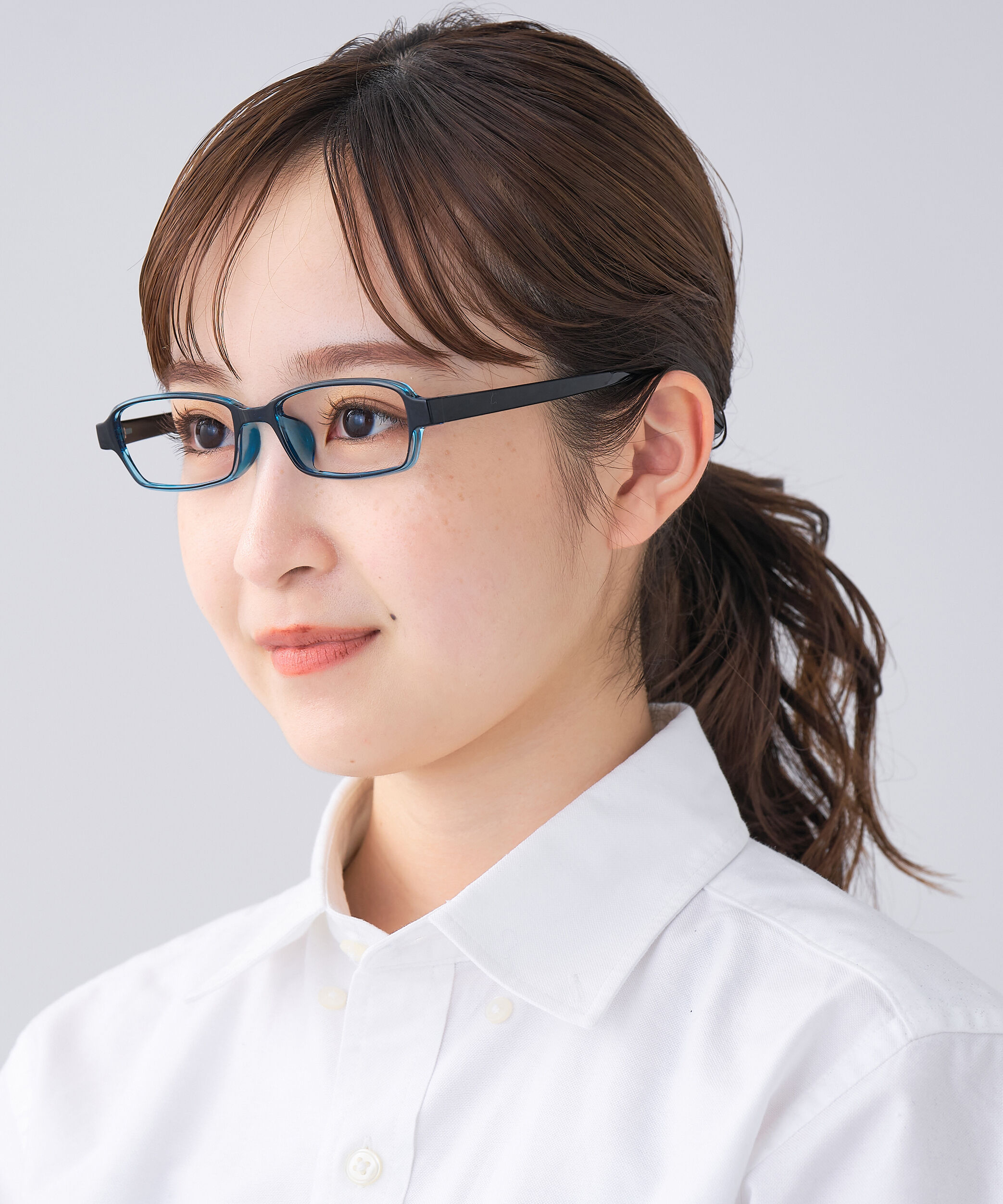  「スクエア型 リーディンググラス｜Zoff Reading Glasses（ブルー） 老眼鏡 圧迫感の少ないスクエアフレーム」|メガネ|ブルー