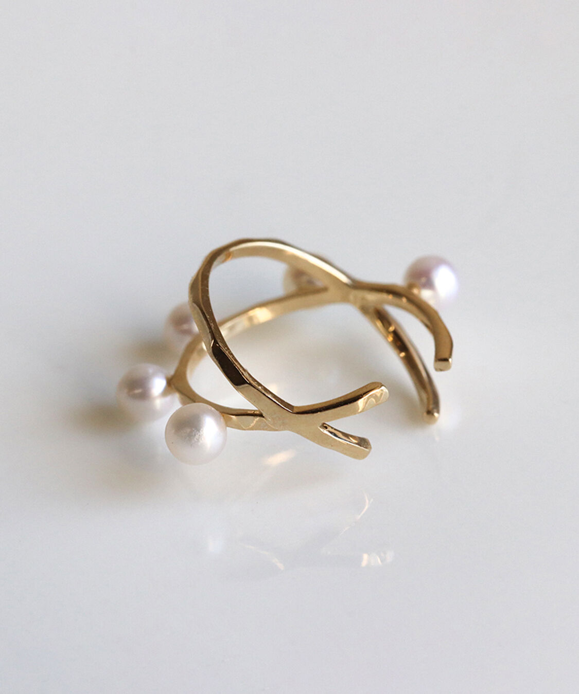  「パール リリー イヤーカフ| K10YG【片耳用】〈2026 Spring Collection〉」|イヤーカフ|