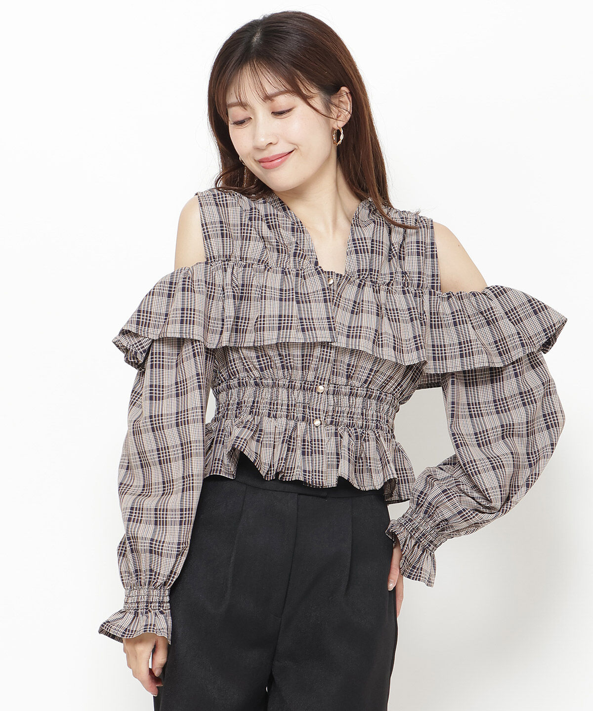 アンドクチュール「オープンショルダーチェックフリルブラウス」|シャツ・ブラウス|