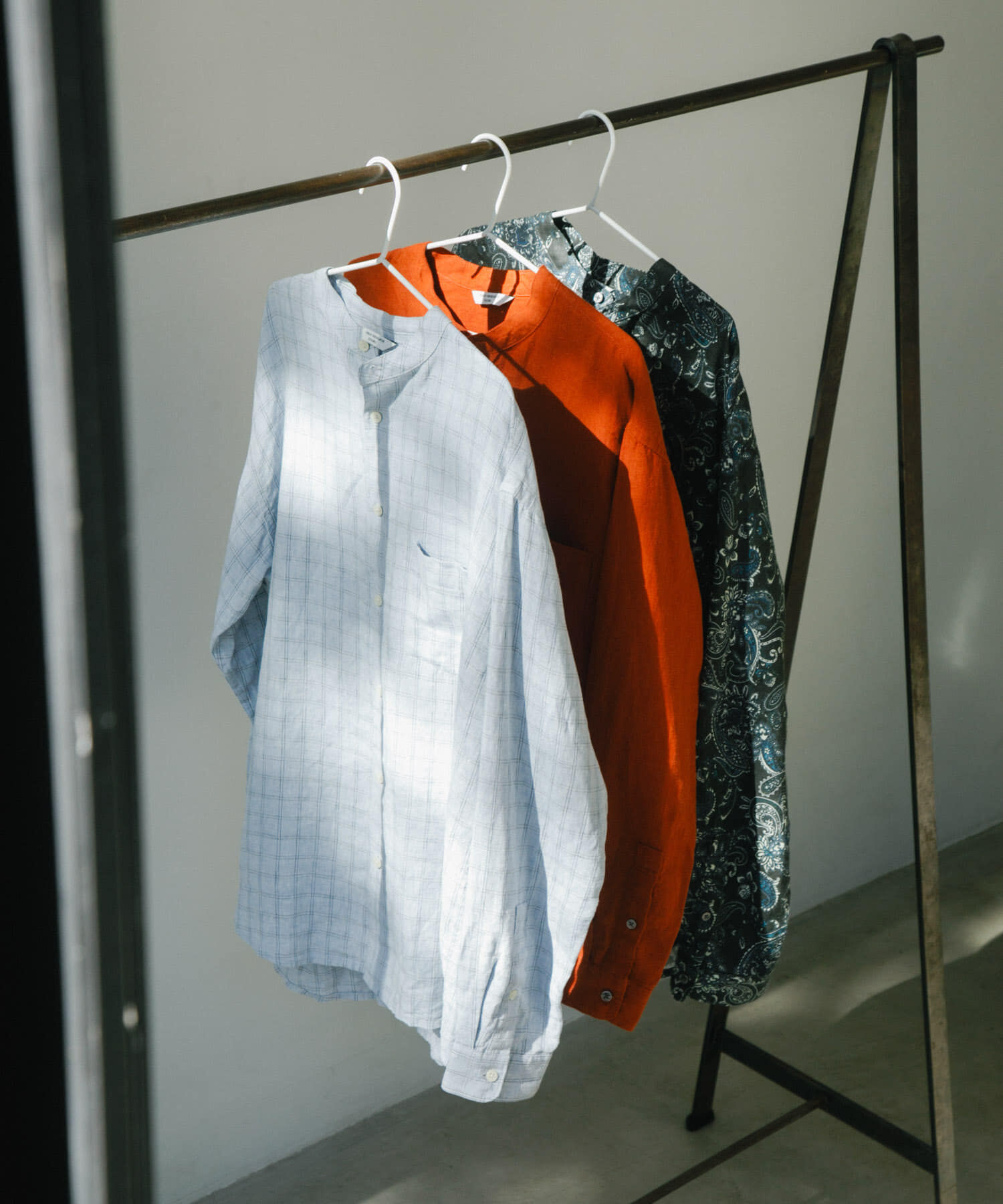 URBAN RESEARCH DOORS「『XLサイズ/WEB限定』シルケットリネンバンドカラーロングスリーブシャツ」|シャツ・ブラウス|