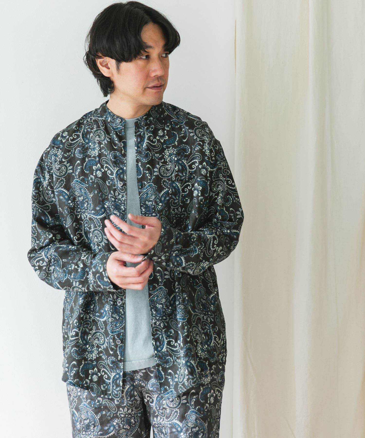 URBAN RESEARCH DOORS「『XLサイズ/WEB限定』シルケットリネンバンドカラーロングスリーブシャツ」|シャツ・ブラウス|