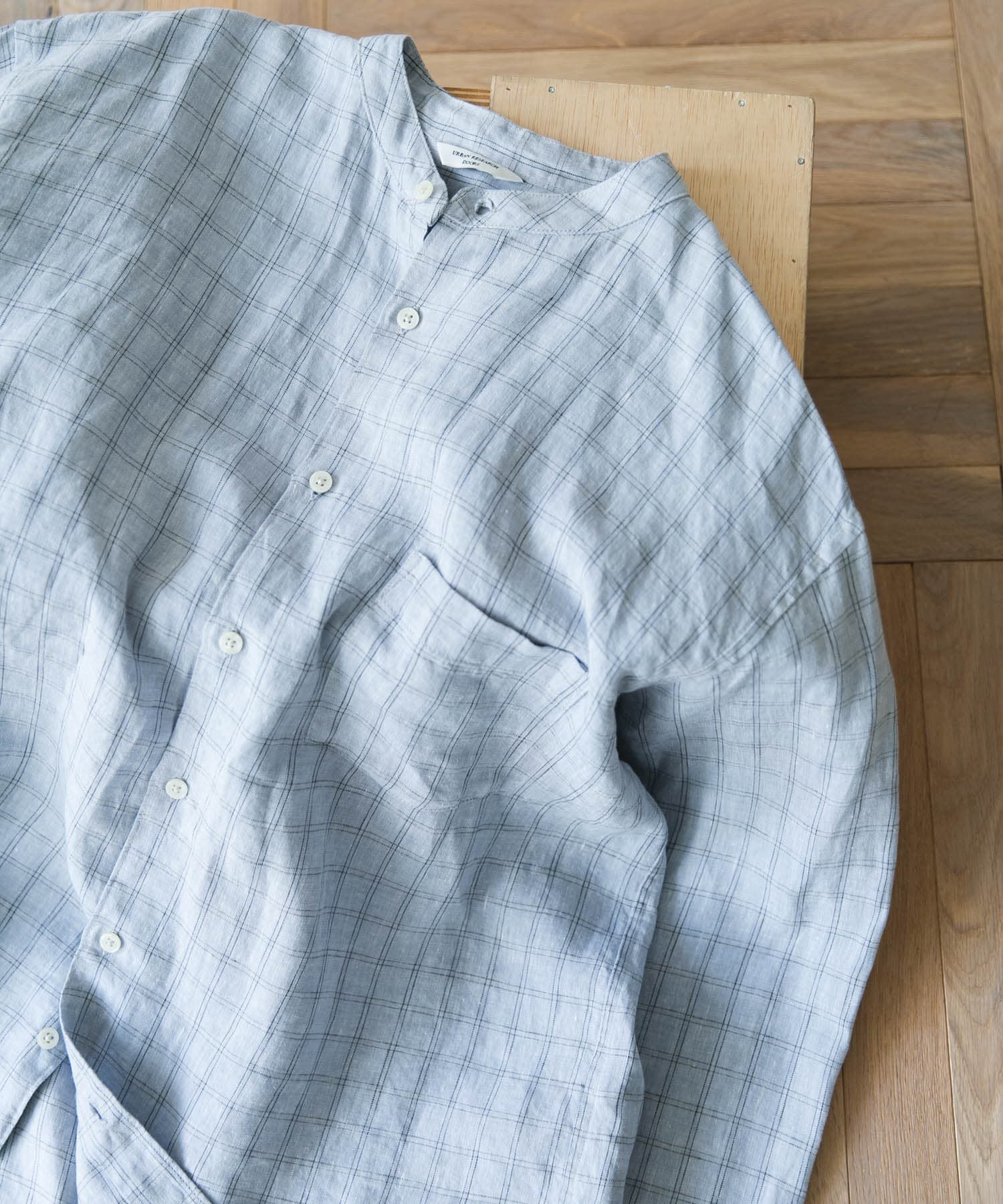 URBAN RESEARCH DOORS「『XLサイズ/WEB限定』シルケットリネンバンドカラーロングスリーブシャツ」|シャツ・ブラウス|ライトブルー