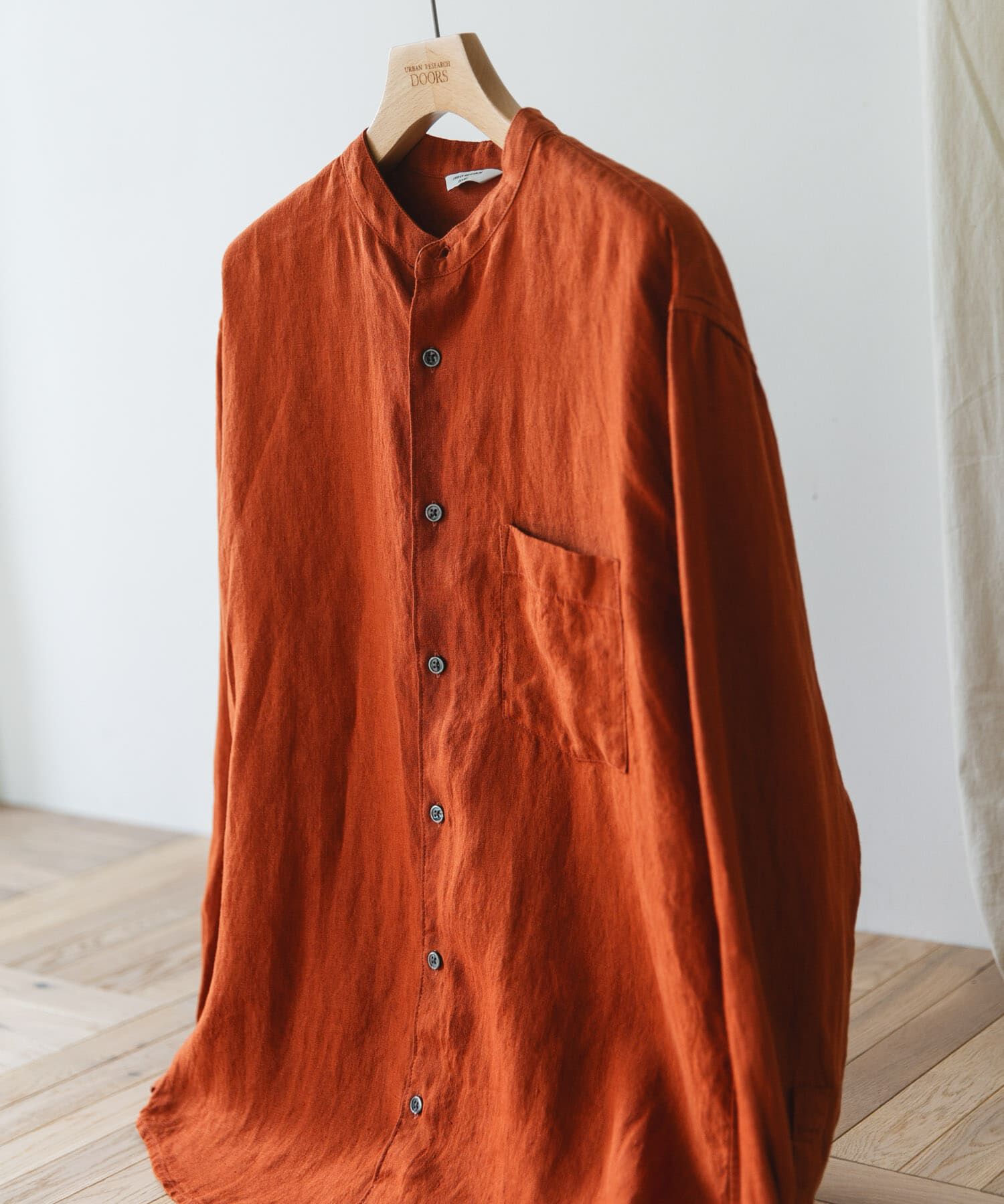 URBAN RESEARCH DOORS「『XLサイズ/WEB限定』シルケットリネンバンドカラーロングスリーブシャツ」|シャツ・ブラウス|