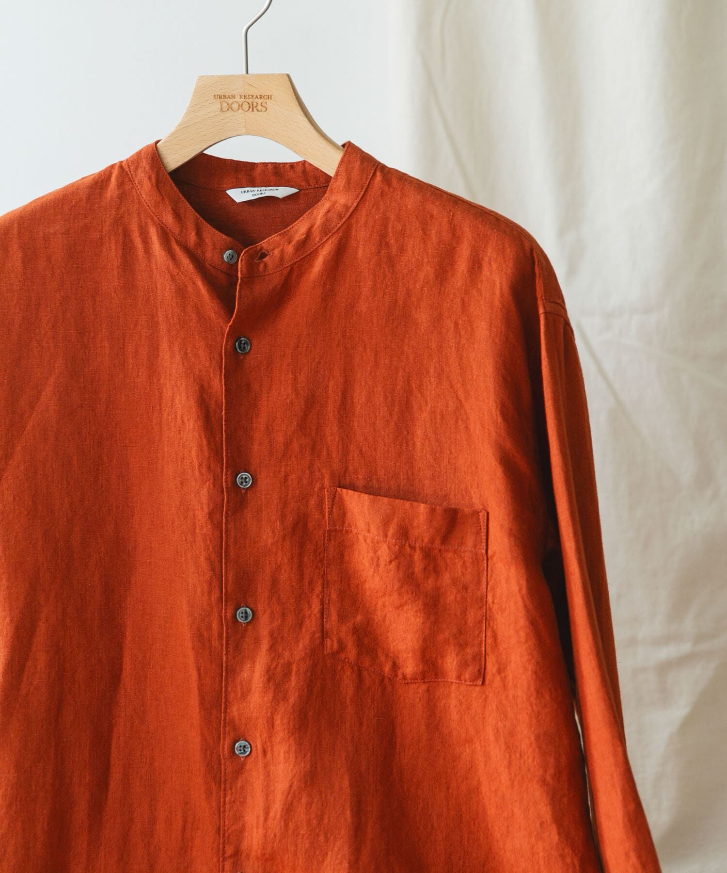 URBAN RESEARCH DOORS「『XLサイズ/WEB限定』シルケットリネンバンドカラーロングスリーブシャツ」|シャツ・ブラウス|