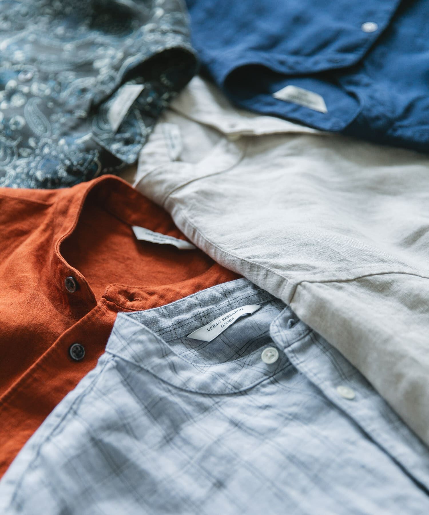 URBAN RESEARCH DOORS「『XLｻｲｽﾞ/WEB限定』ｼﾙｹｯﾄﾘﾈﾝ ﾊﾞﾝﾄﾞｶﾗｰｼｮｰﾄｽﾘｰ」|シャツ・ブラウス|