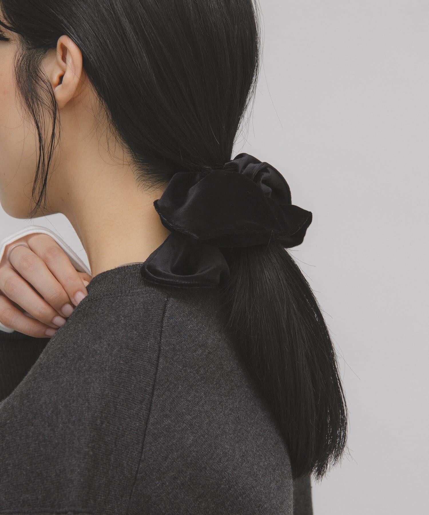  「スクエアベロアシュシュ」|ヘアゴム・シュシュ|ブラック