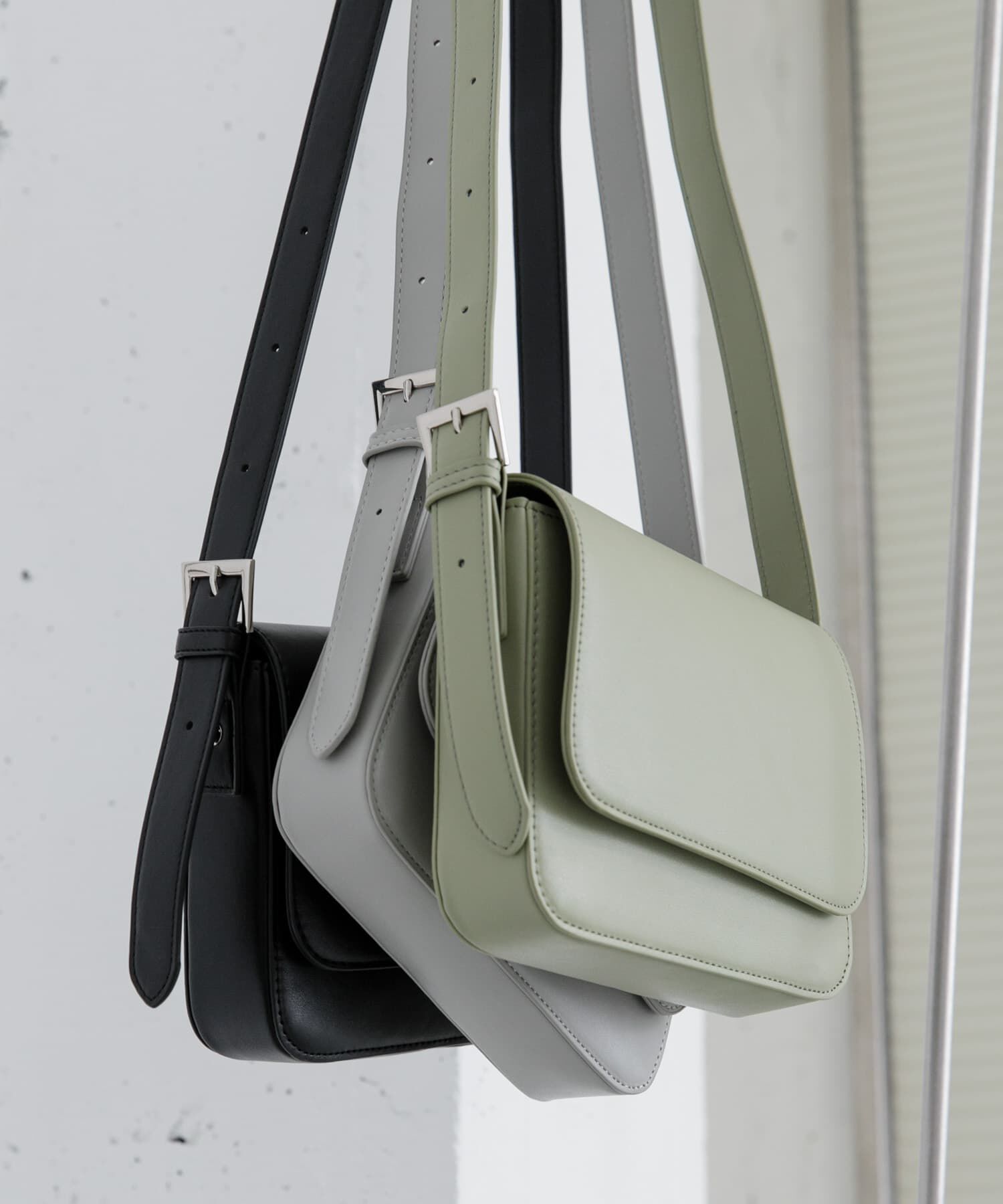 SENSE OF PLACE by URBAN RESEARCH「フェイクレザースクエアフラップショルダー」|ショルダー・メッセンジャー|