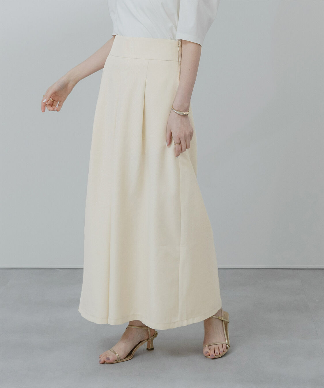 ur's「ﾘﾈﾝﾗｲｸﾌﾛﾝﾄﾀｯｸﾊｲｳｴｽﾄｽｶｰﾄ」|スカート|アイボリー