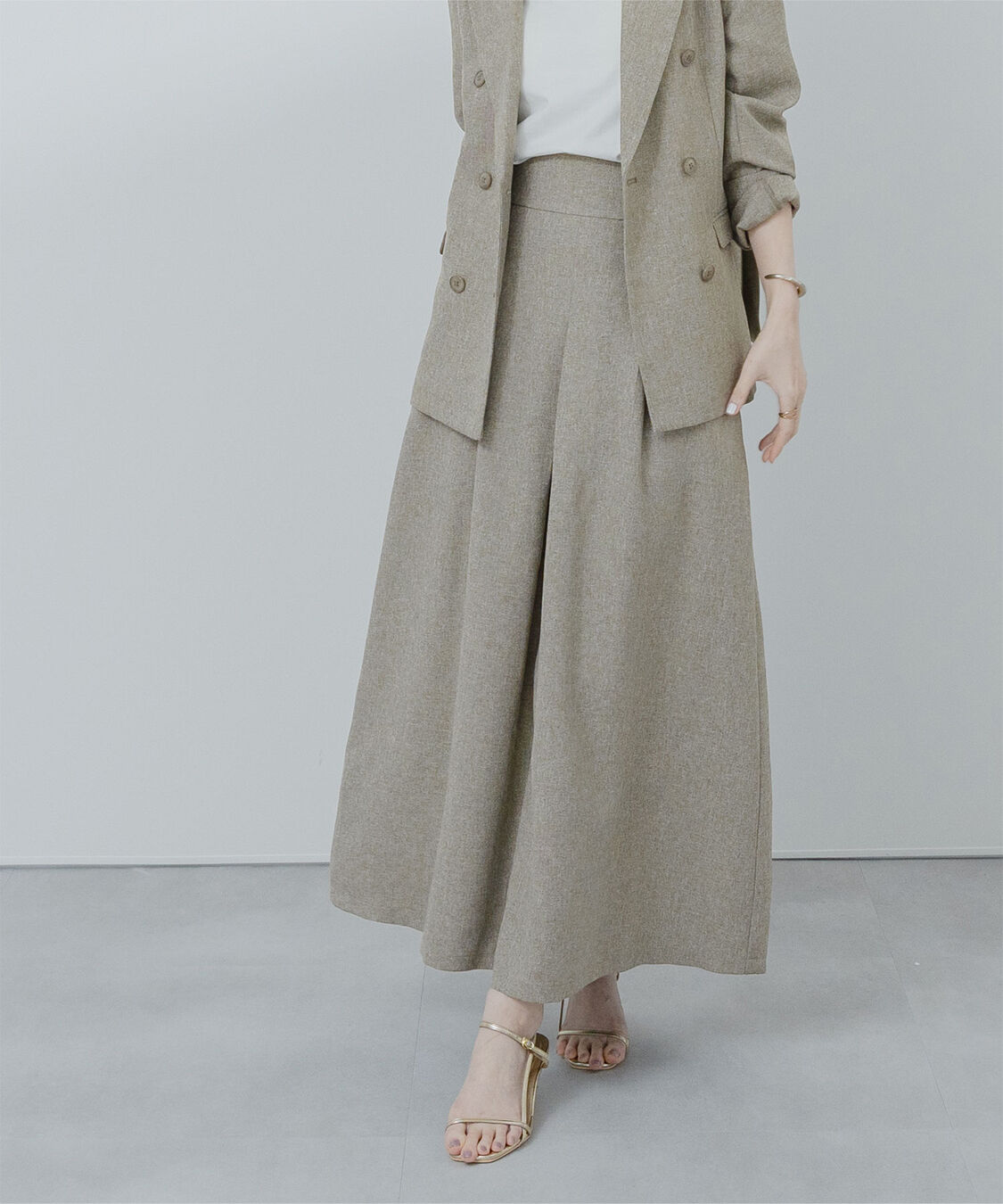 ur's「ﾘﾈﾝﾗｲｸﾌﾛﾝﾄﾀｯｸﾊｲｳｴｽﾄｽｶｰﾄ」|スカート|サンドベージュ