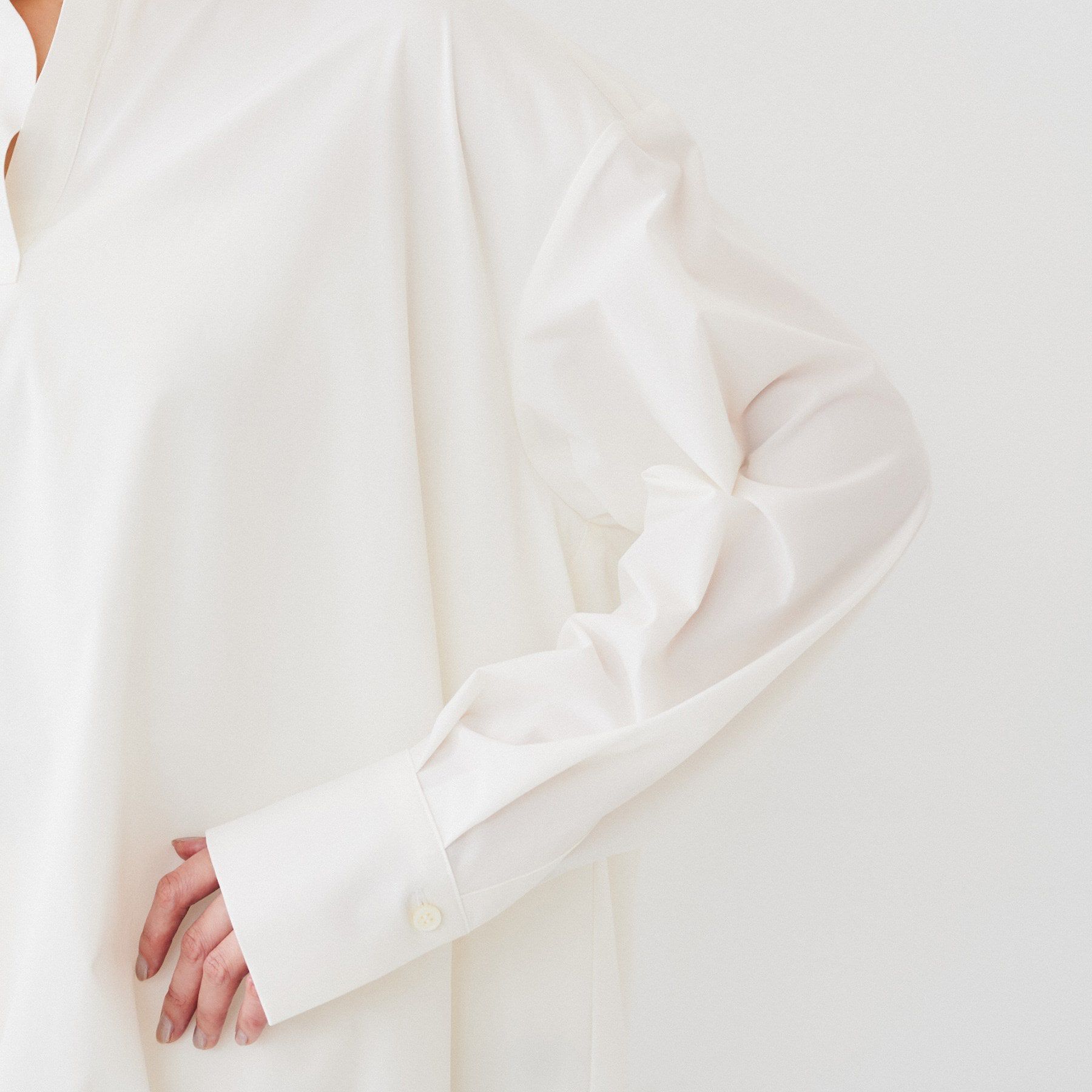 UNTITLED「【朝比奈 彩&times;Oggi&times;UNTITLED スペシャルコラボ】バルーンヘムブラウス」|シャツ・ブラウス|