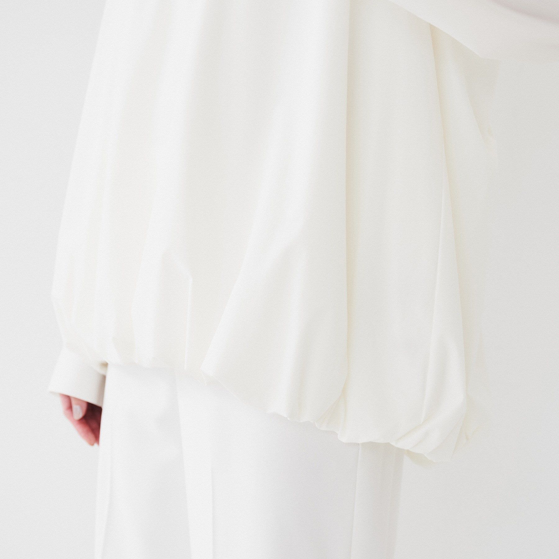 UNTITLED「【朝比奈 彩&times;Oggi&times;UNTITLED スペシャルコラボ】バルーンヘムブラウス」|シャツ・ブラウス|