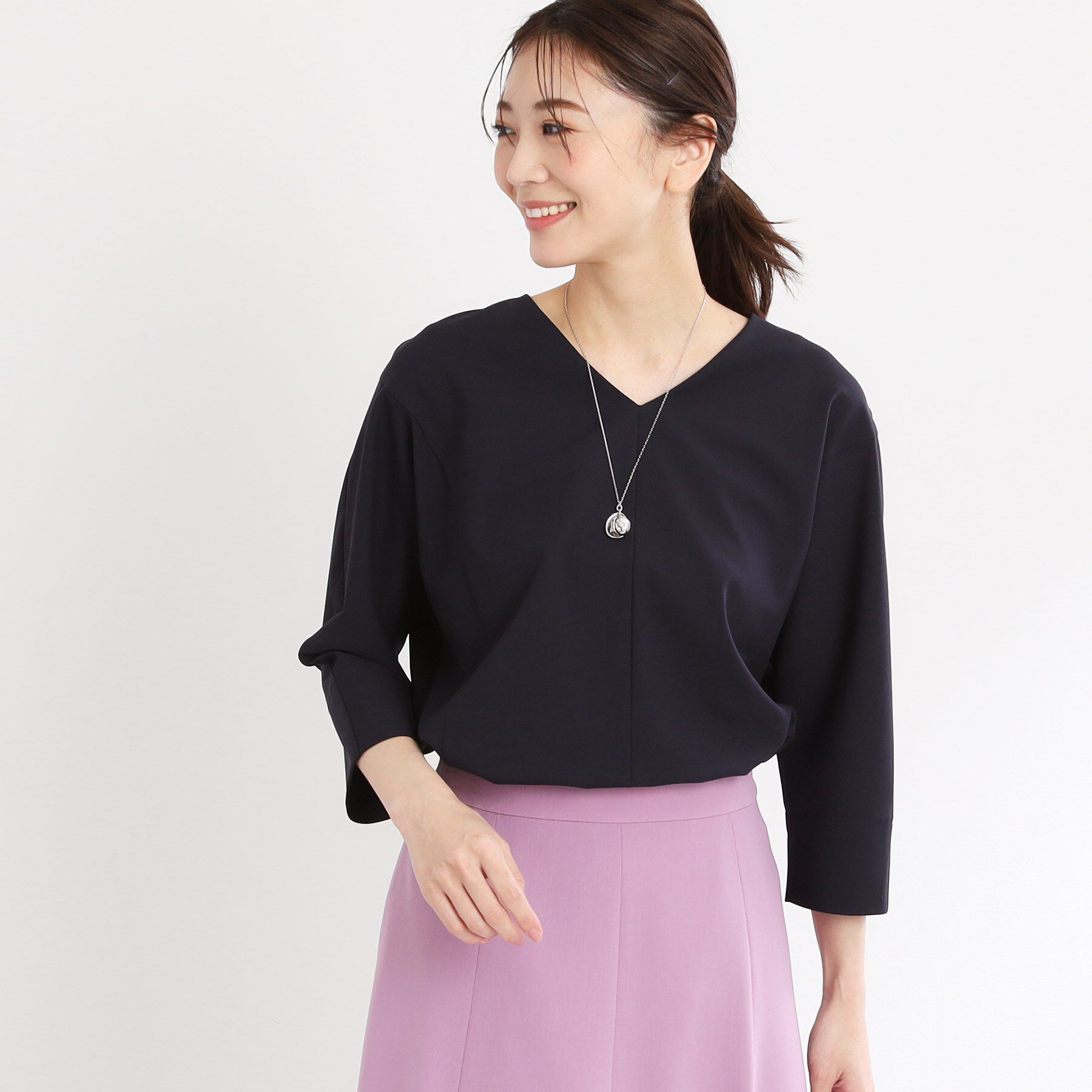 Reflect「【マシンウォッシュ可／セットアップ可能】ドルマンスリーブVネックブラウス」|シャツ・ブラウス|