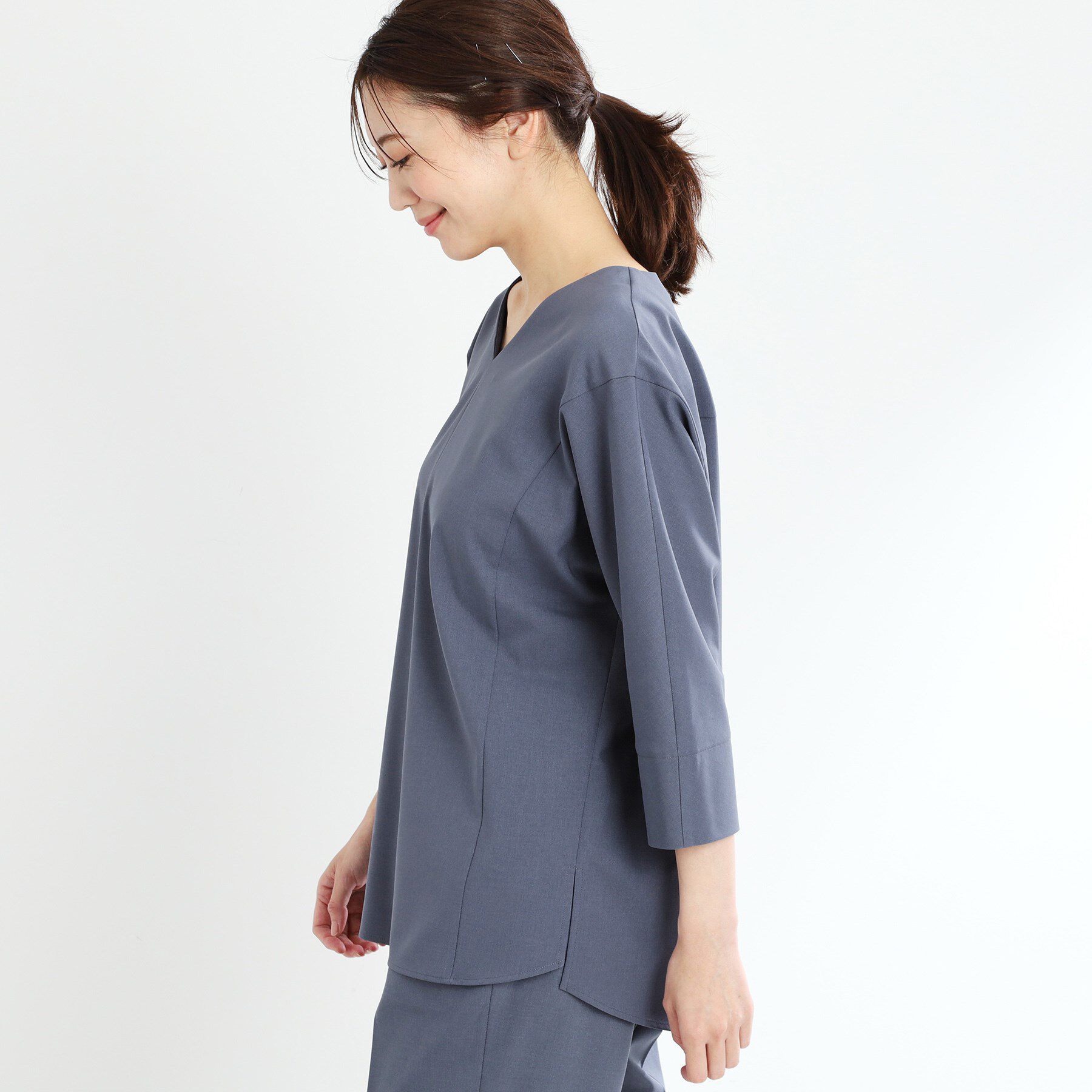 Reflect「【マシンウォッシュ可／セットアップ可能】ドルマンスリーブVネックブラウス」|シャツ・ブラウス|