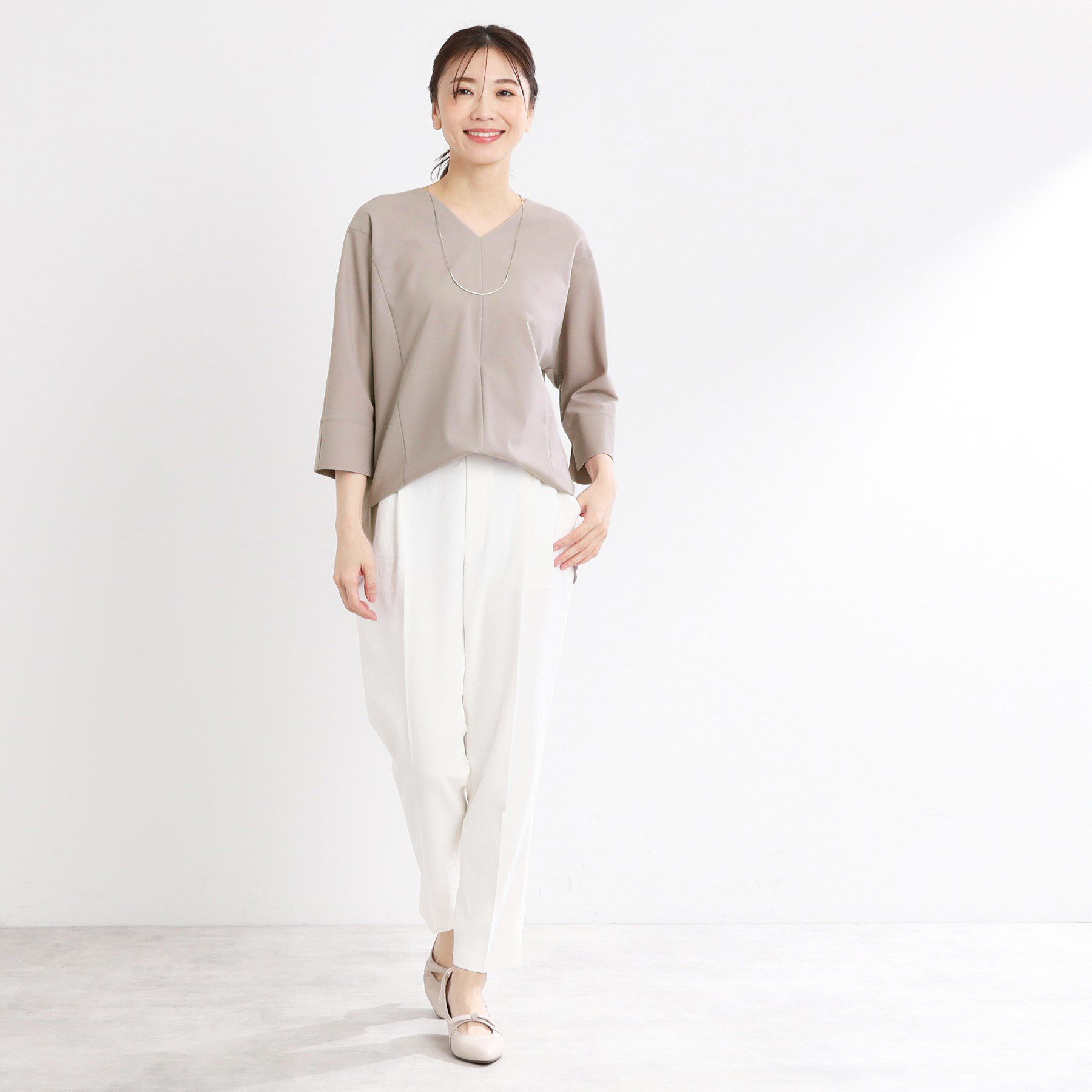 Reflect「【マシンウォッシュ可／セットアップ可能】ドルマンスリーブVネックブラウス」|シャツ・ブラウス|