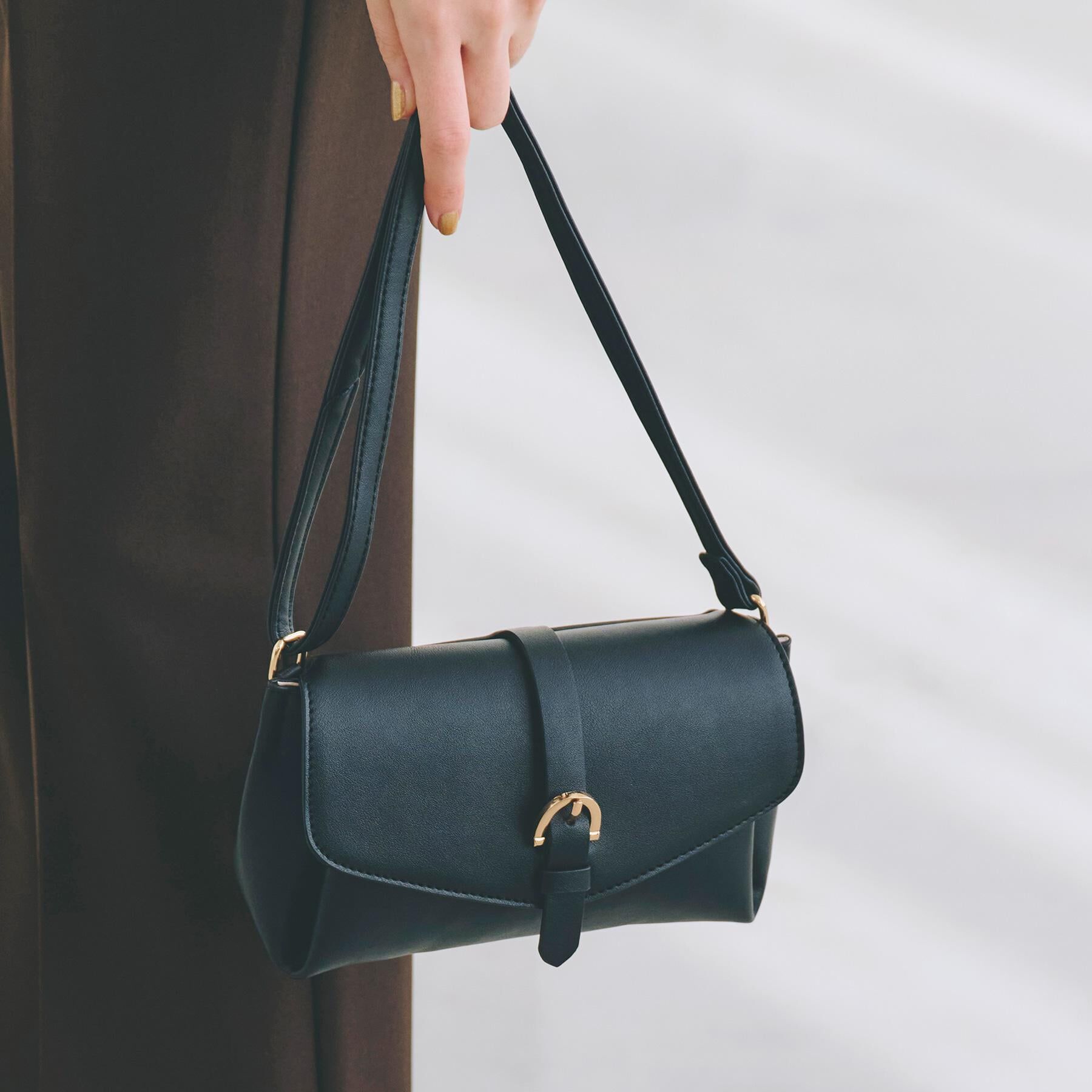 grove「フラップベルトミニショルダー」|ショルダー・メッセンジャー|ブラック(019)