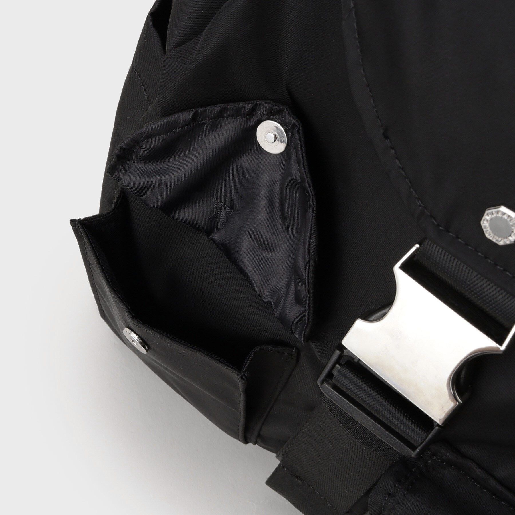 tk.TAKEO KIKUCHI「MAKAVELIC ワンショルダーバックパック」|リュック|