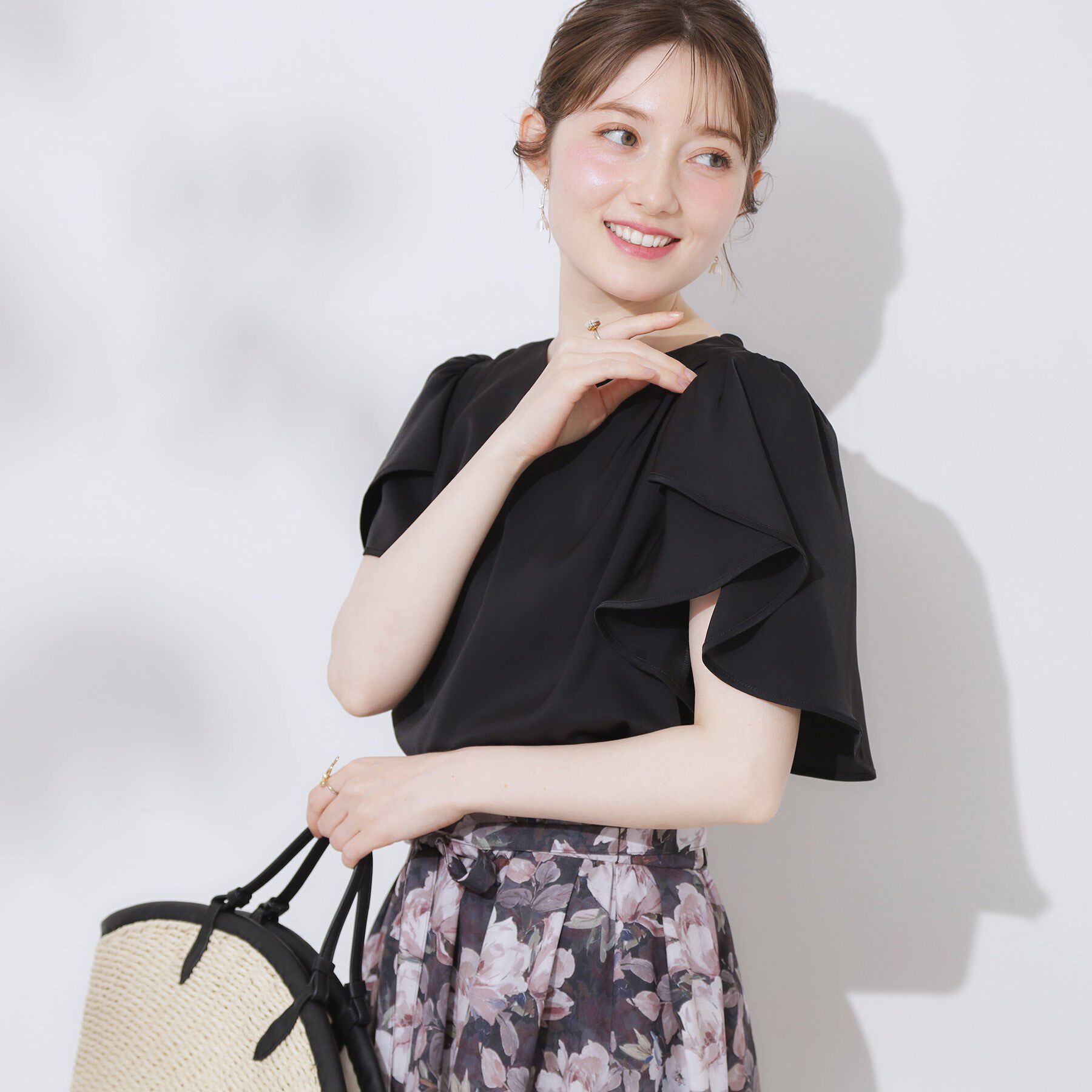 Couture broach「【洗える・通勤】Vネックパール調フレアブラウス」|シャツ・ブラウス|