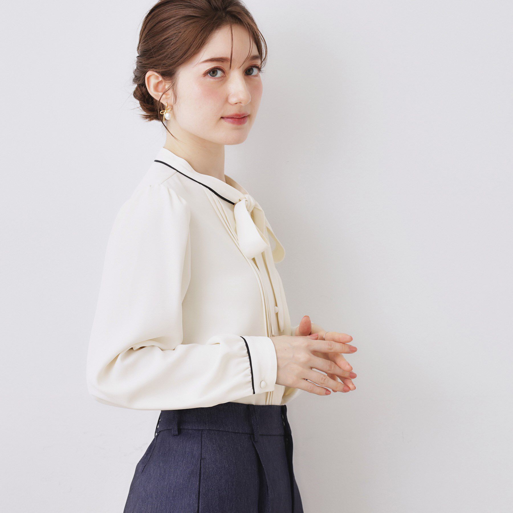 Couture broach「【ハレの日・通勤】配色タックタイブラウス」|シャツ・ブラウス|