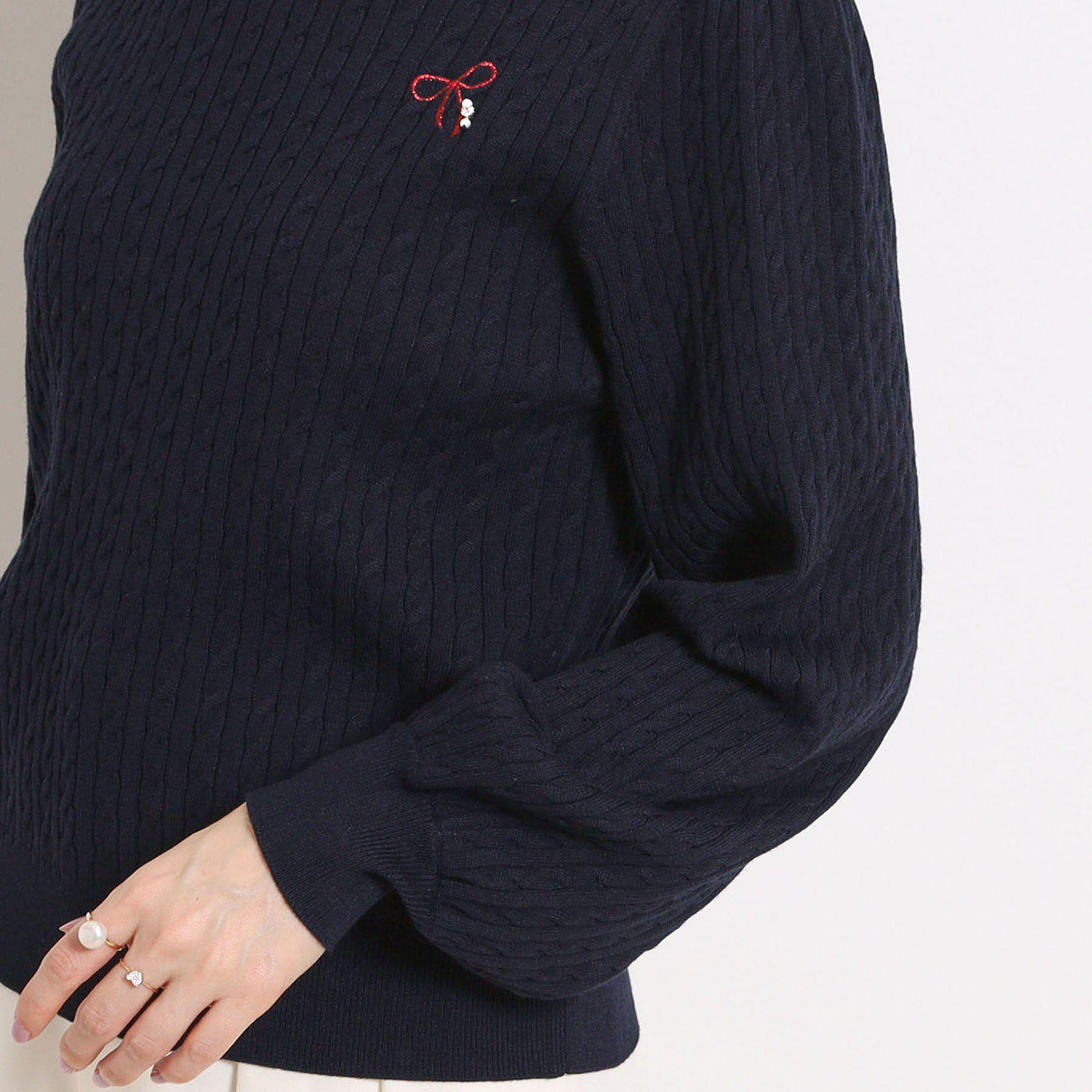 Couture broach「【洗える】リボンエンブロ細ケーブルニット」|ニット・セーター|