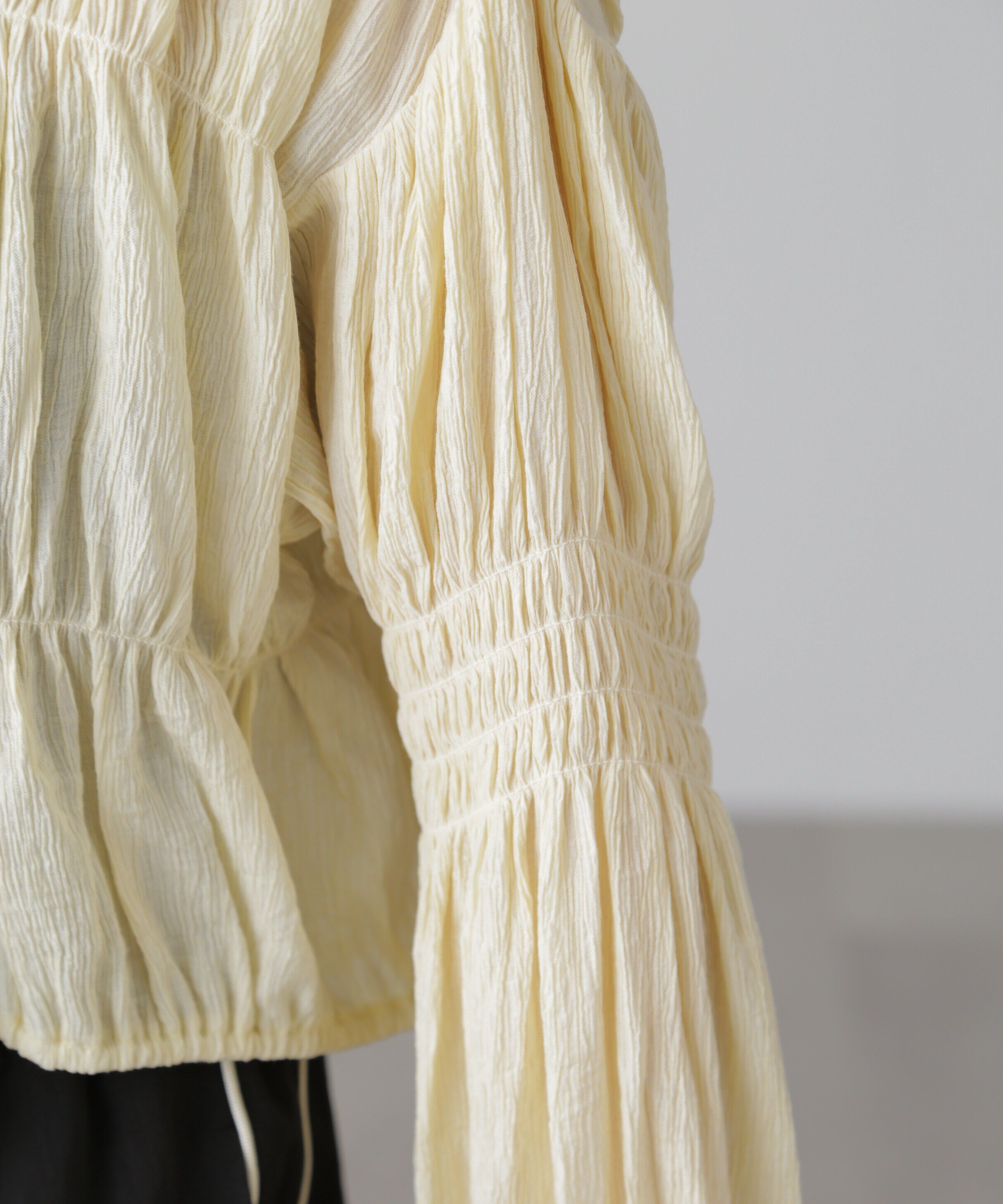  「シアーギャザー前開き短丈ブラウス」|シャツ・ブラウス|