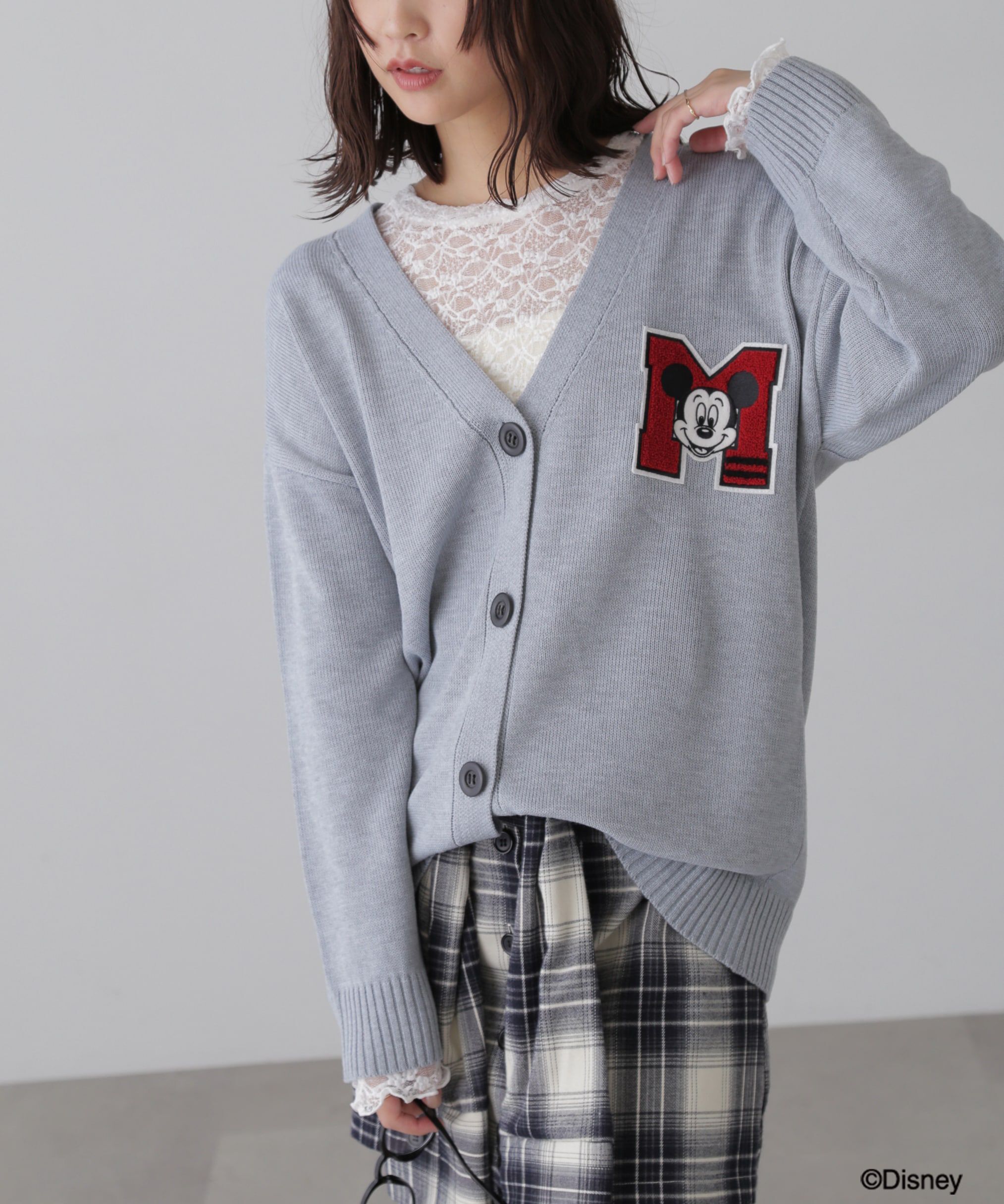  「〈ディズニーコレクション〉サガラワッペンニットカーディガン」|ニット・セーター|