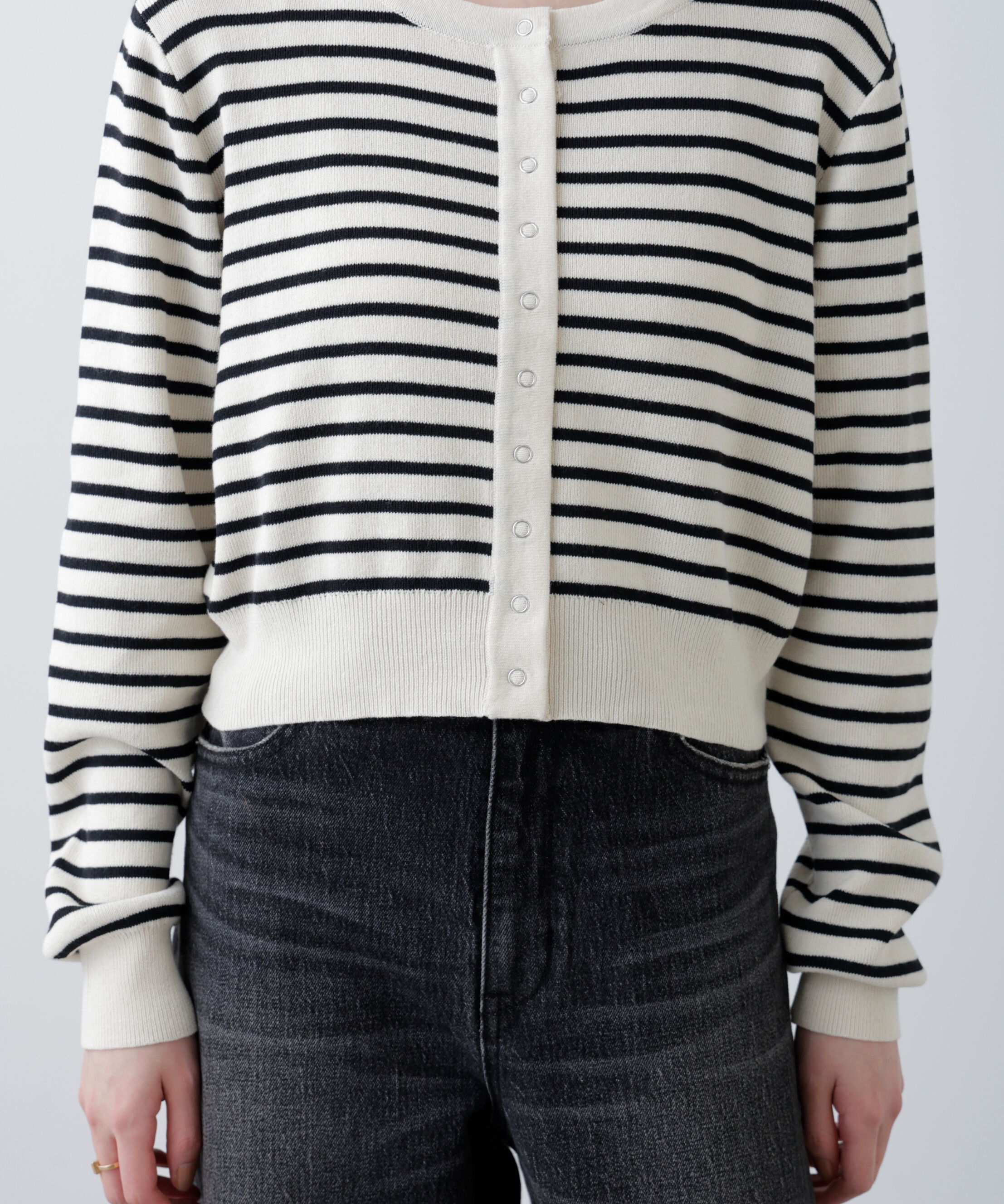  「リングドットボタンクルーネックニットカーディガン」|ニット・セーター|