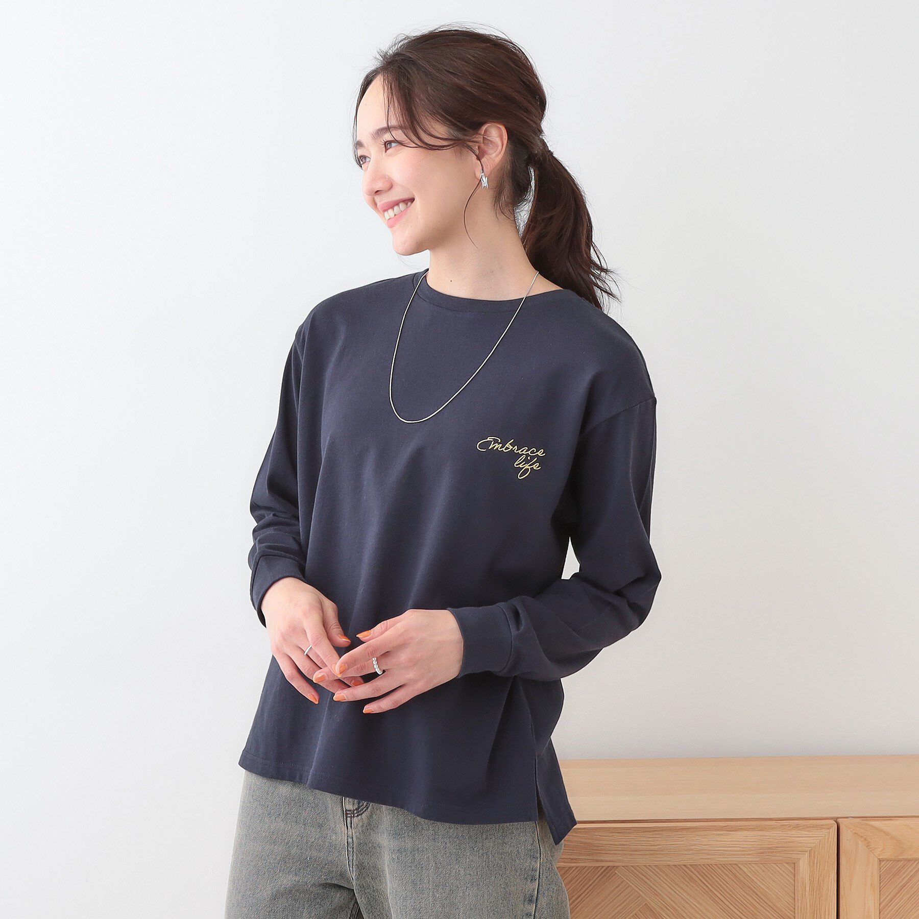 SHOO･LA･RUE「【洗える/S-LL】一枚でもレイヤードでも グラフィック長袖Tシャツ」|Tシャツ・カットソー|