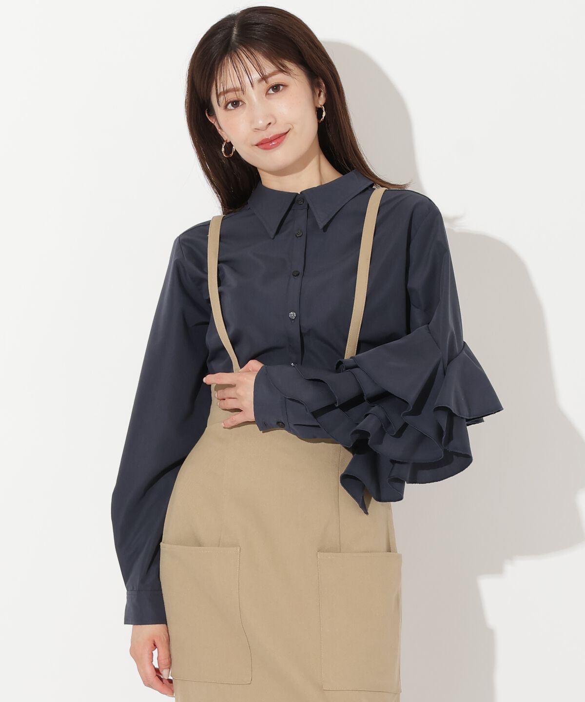 アンドクチュール「アシメ袖フリルシャツブラウス」|シャツ・ブラウス|ネイビー