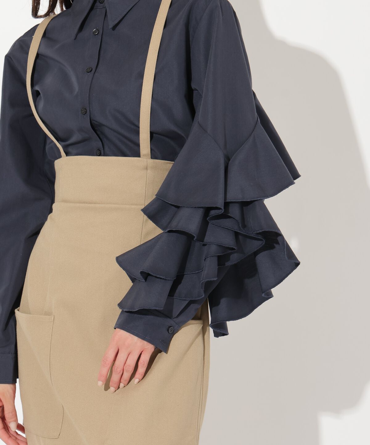 アンドクチュール「アシメ袖フリルシャツブラウス」|シャツ・ブラウス|