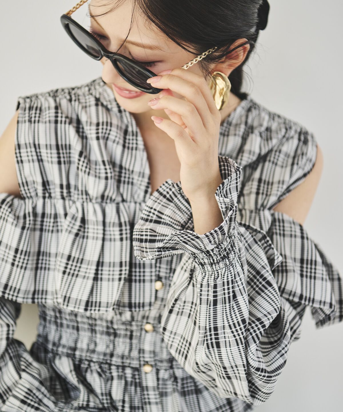 アンドクチュール「オープンショルダーチェックフリルブラウス」|シャツ・ブラウス|