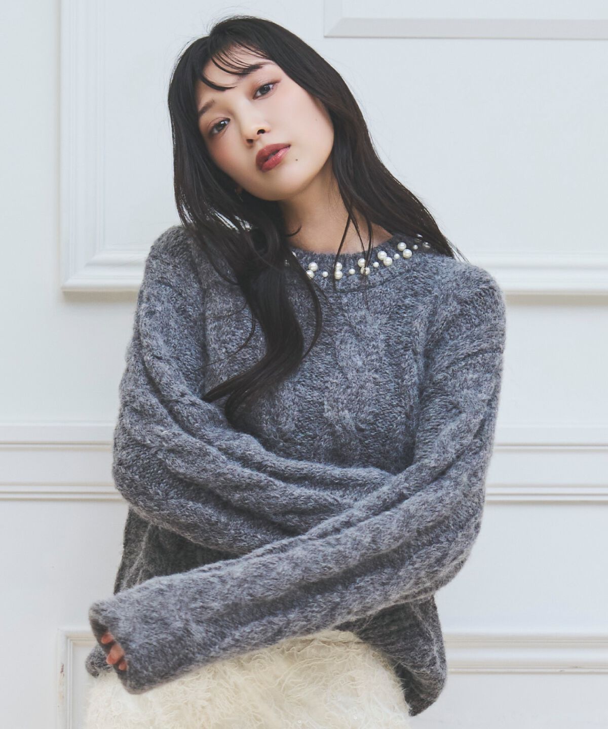 アンドクチュール「パール襟ケーブルニットプルオーバー」|ニット・セーター|グレー