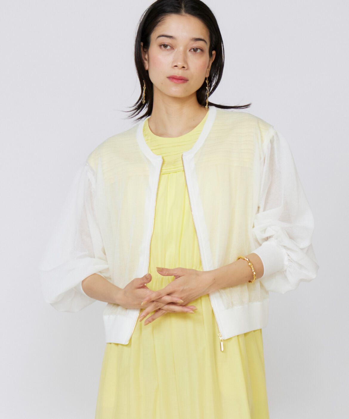 INED「《大きいサイズ》シアーニットジップアップカーディガン」|カーディガン|オフホワイト1