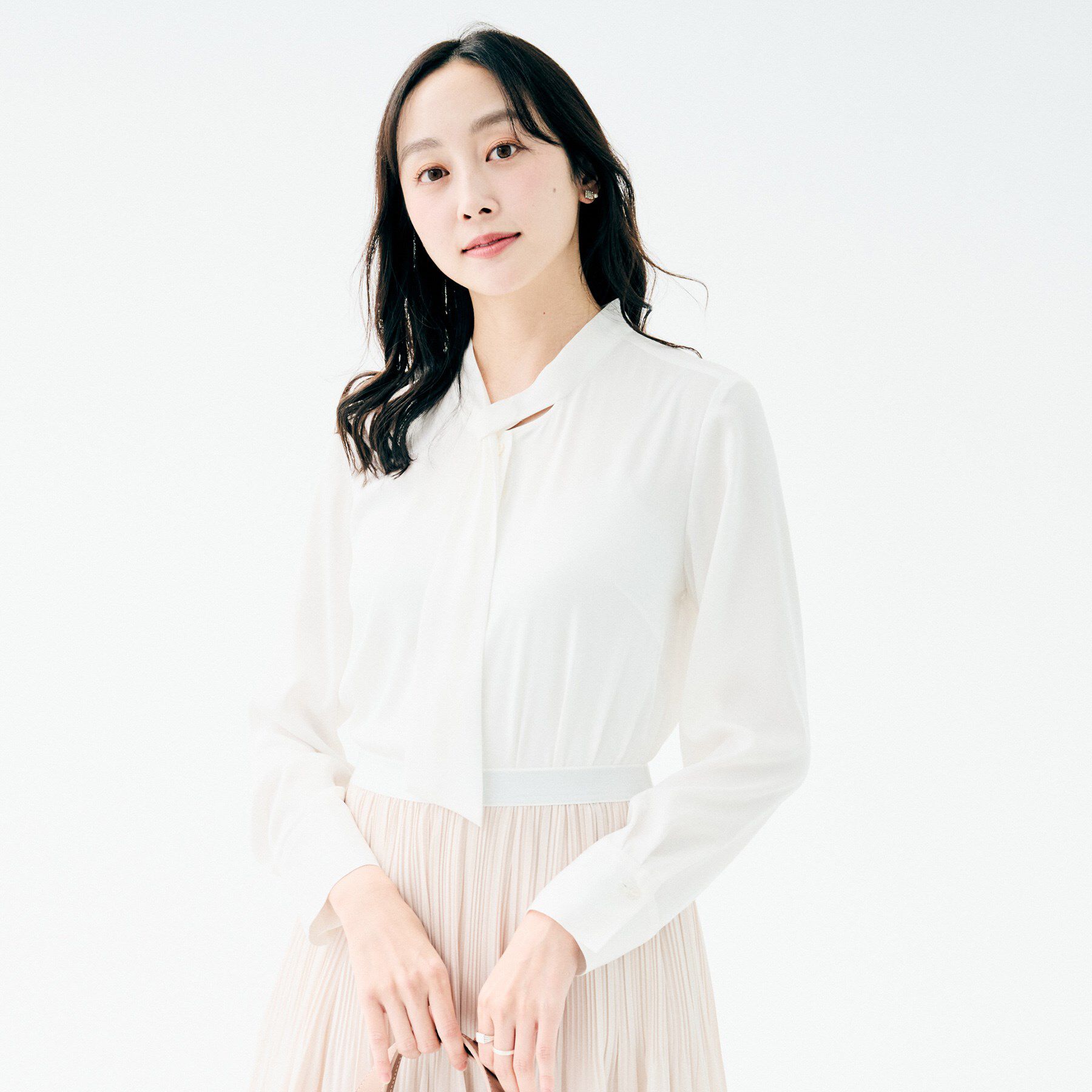 UNTITLED「【お仕事着/フォーマル/セレモニー】ボウタイブラウス」|シャツ・ブラウス|ホワイト(001)