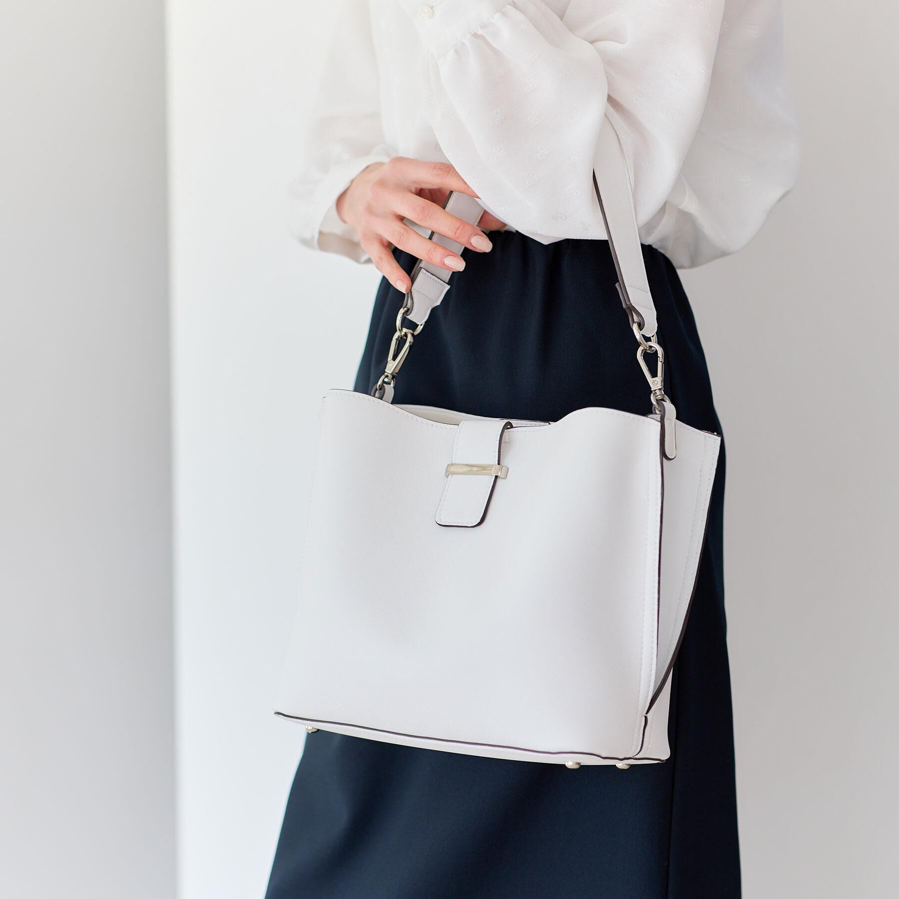 Reflect「【たっぷり収納！／通勤におすすめ】&rsquo;26春夏毎日ミディアムバッグ」|トートバッグ|オフホワイト(003