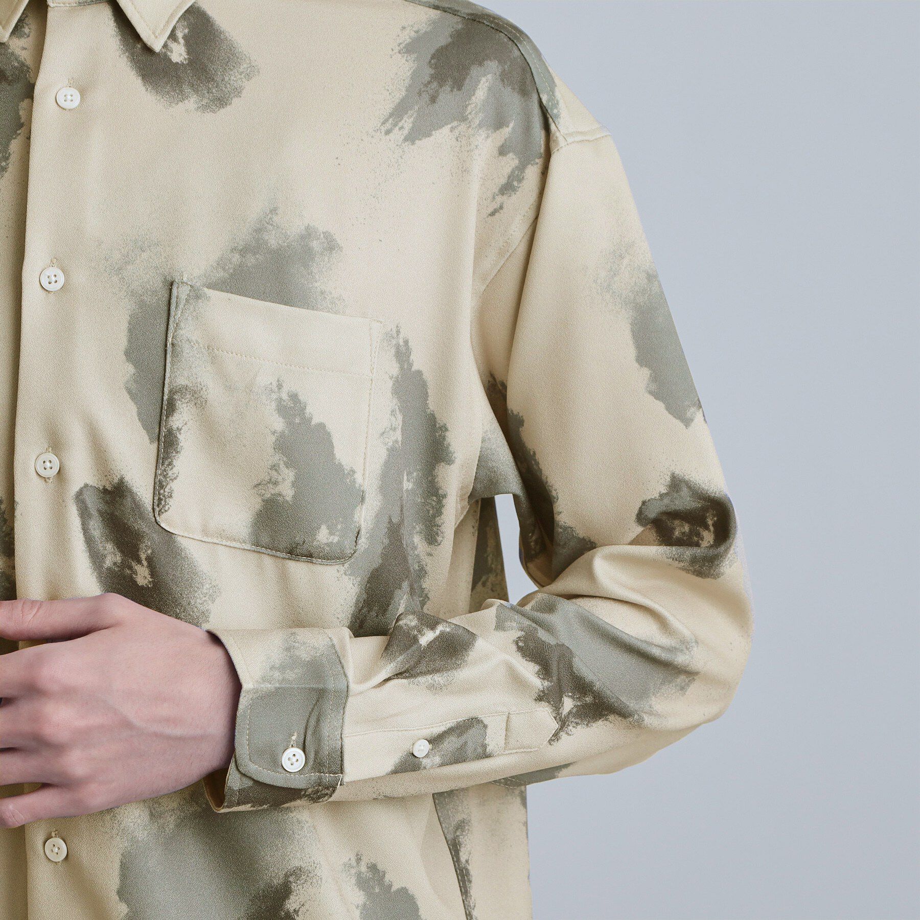 tk.TAKEO KIKUCHI「スモークブラープリントシャツ」|シャツ・ブラウス|